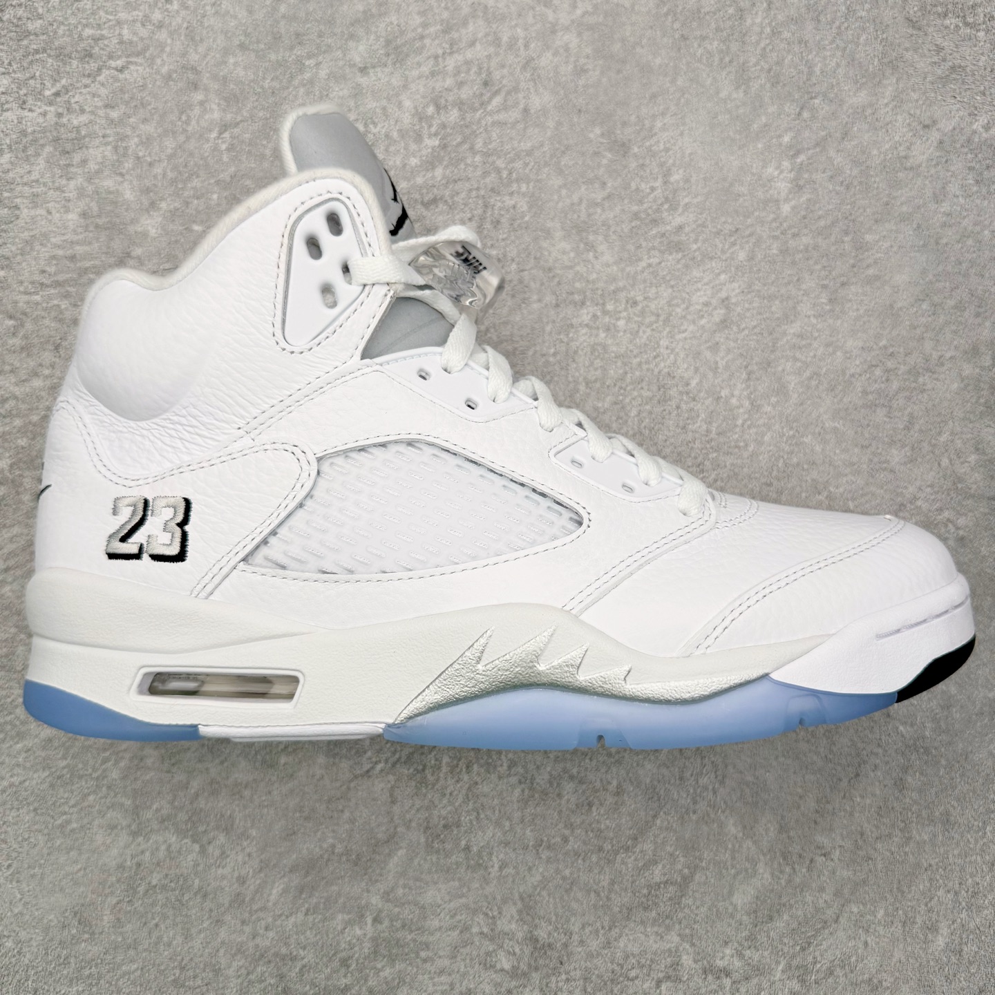 ＃Ljr特供 Air Jordan AJ5 Retro 白银 HQ7978-103 全新改良批次 圈内最强倒钩系列 恪守真诚 承诺混一赔十 高端零售裸鞋圈特供批次 SZ原厂全套原楦原纸板冲刀磨具开发 原厂皮料加持 原厂港宝加持定型后跟R度完美 同源原厂电绣 飞翼针数密度立体效果一致 百分百一致原鞋 原厂拉帮工艺 针距密度一致 后跟弧度收口自然不对折 极致一眼正品既视感 进口玻璃冲刀皮料裁剪零毛边 全鞋电脑针车工艺 品控清洁度最高QC检验标准 免检产品 原厂订购鞋盒、鞋标、防尘纸、鞋撑、鞋带 追求极致的原厂味道 尺码：40.5 41 42 42.5 43 44 44.5 45 45.5 46 47.5 48.5-选品中心