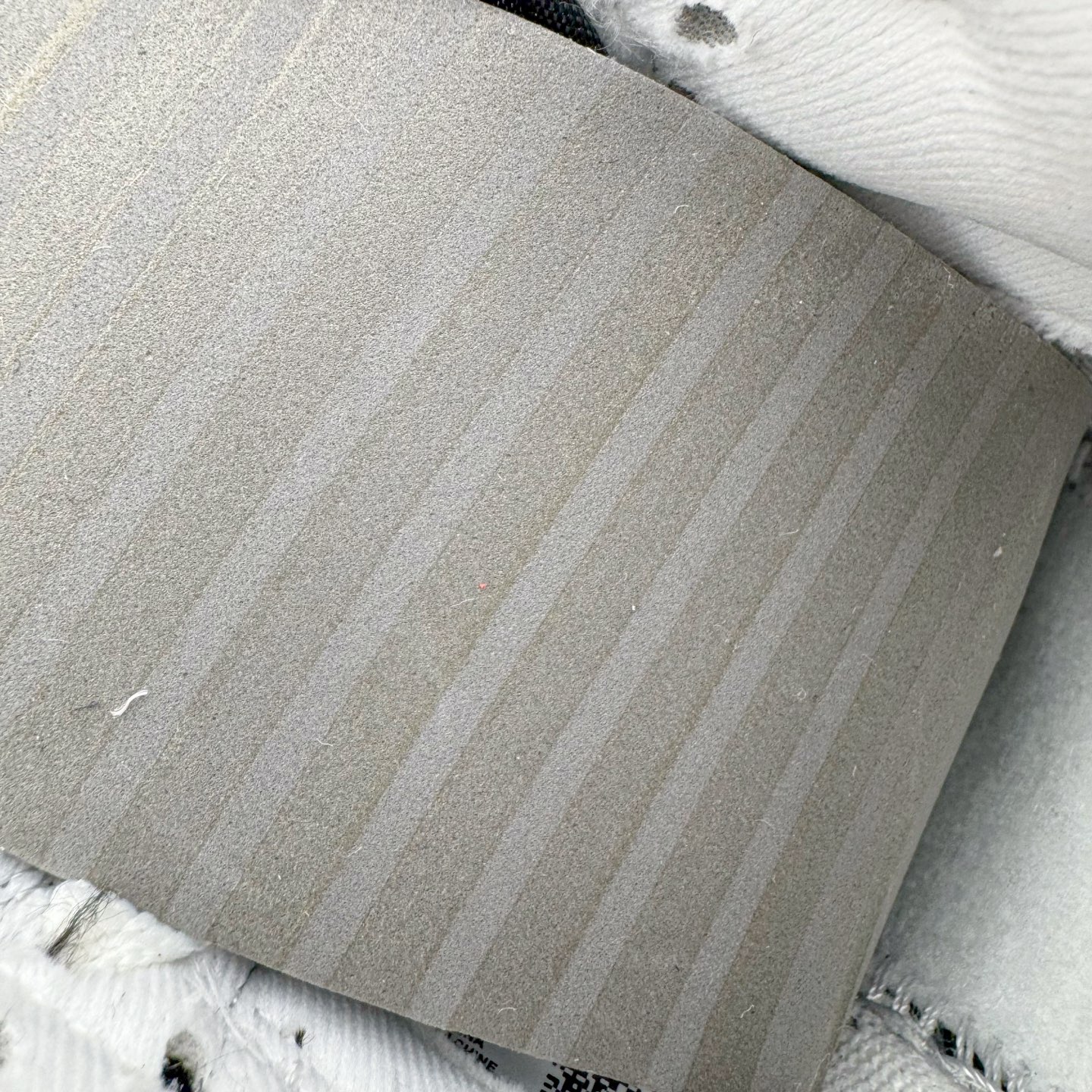 图片[10]-＃YC纯原 NK Dunk Low 马年限定 白黑浮雕 IF3944-001 实力大厂出品 新配色陆续开发 利润个位数只为口碑 全套原纸板楦头开发 确保原汁原味 完美呈现DUNK版型 一比一鞋头弧度高度鞋身弧度 此版本只针对中端市场 皮料材质有所更替 其他数据细节工艺流程均保持一致 绝不口嗨 细节品控鞋型随意对比 独家私模官方第六代原厂航空铝磨具打磨大底 鞋头坡度极致还原 无解鞋型 原盒原配 圈内天花板工艺 原厂玻璃冲刀 超高清洁度 全鞋零毛边皮料切割 原厂中底布点胶 中底布拉帮走线遵循公司 尺码：36 36.5 37.5 38 38.5 39 40 40.5 41 42 42.5 43 44 44.5 45 46-选品中心