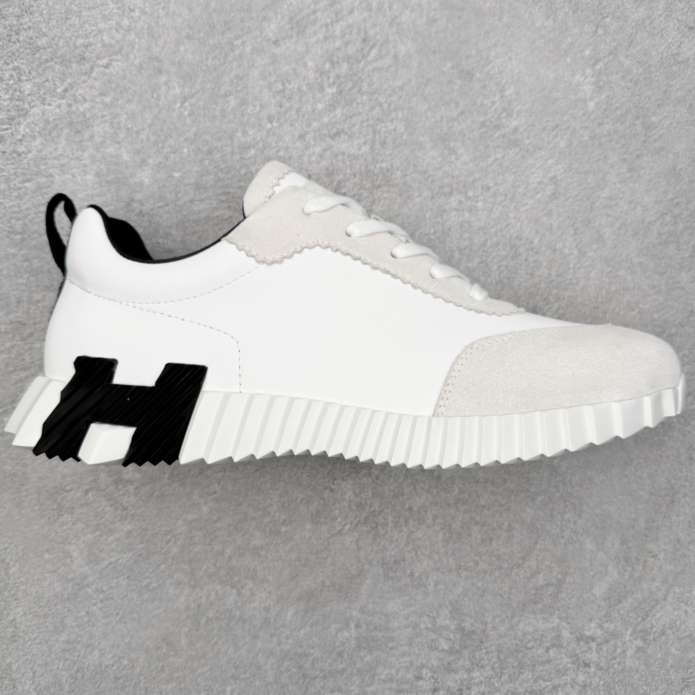 Hermes 爱马仕 Bouncing 老钱风 皮面款 低帮休闲鞋 海淘代购同渠道品质 高端零售 外贸充正专供 原版购入开发 ZP级全套包装 完美楦型 正确卡色 大底 质感媲美原版 细节与原版一致 请注意区分市面通货材 尺码:39 40 41 42 43 44 45-选品中心