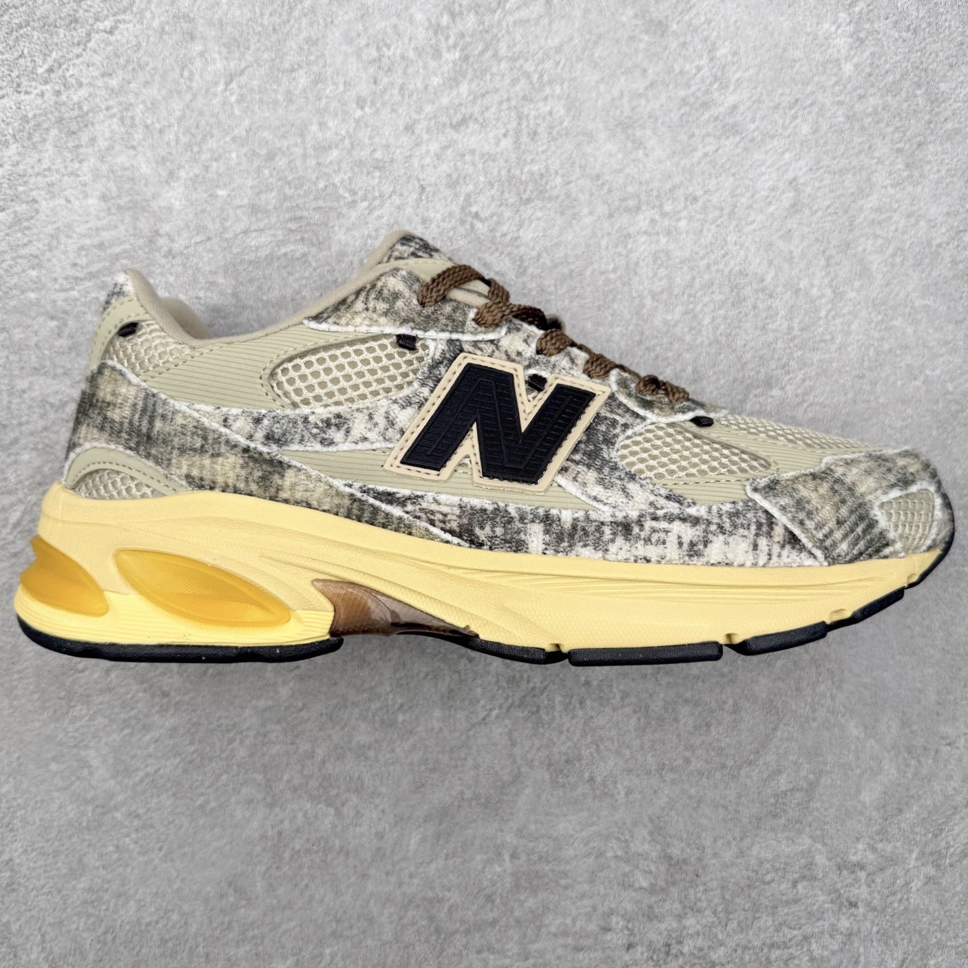 New Balance NB2010系列新百伦经典复古休闲运动板鞋 以ENCAP中底配以升级版 N-ERGY缓震物料 鞋面则采用特色的柔软麂皮搭以NewBalance经典的尼龙网布 低调中还原跑鞋本真 更年轻化的设计理念与材质 让新世代青年得以用全新视角体验经典鞋款的传奇魅力尺码：36 37 37.5 38 38.5 39.5 40 40.5 41.5 42 42.5 43 44 45-选品中心