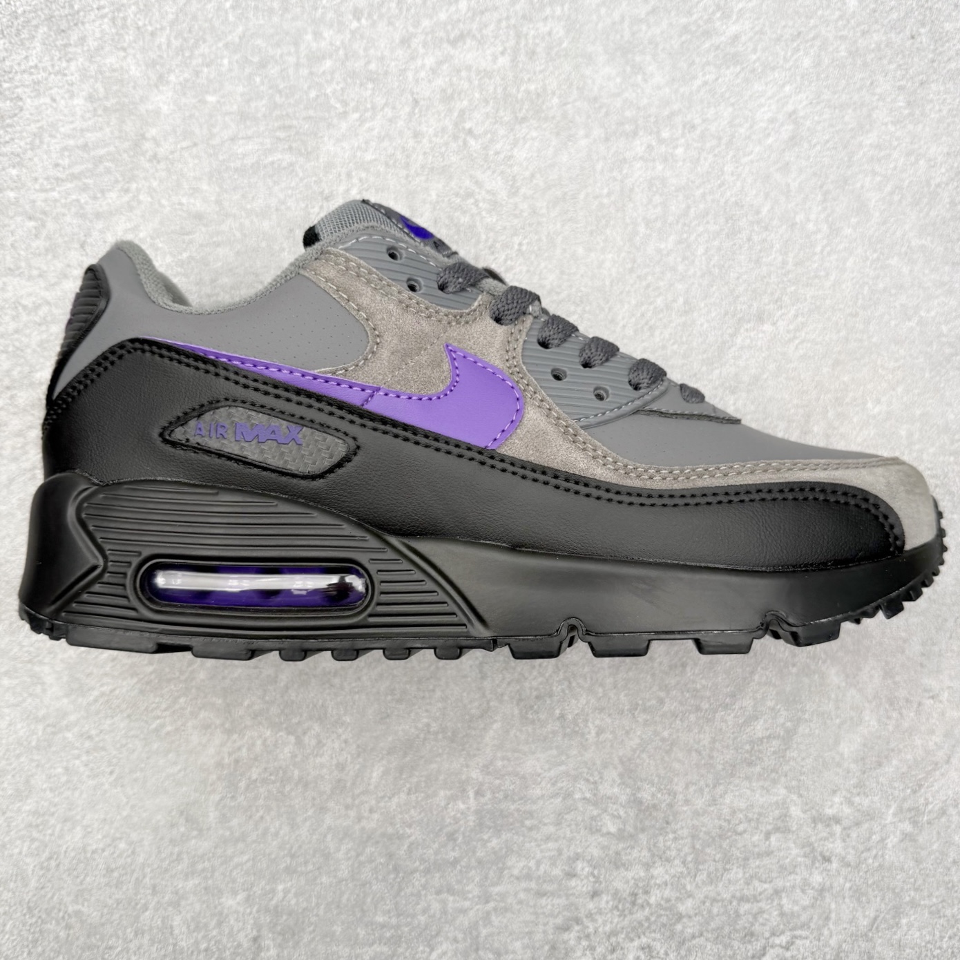 ＃MX版 NK Air MAX 90 气垫复古减震跑步鞋 IF0670-004 经典重温 独家陆续补货 外单专供大厂出品 品质稳定 一百余色 终端操作 Air Max 90于1990年推出 来自Air Max系列 在Air Max 1的基础上改进而得 增加了气垫面积 外型上也更为流线 最特別的就是加入了菱纹塑胶嵌板 为Air Max 90增添了许多潮流气息 皮革鞋面 造就出色耐穿性和支撑力 Max Air缓震配置搭配泡棉中底 令Air Max 90轻盈而舒适 华夫格橡胶外底 铸就Air Max 90非凡的抓地力 而Air Max 90不仅是一双跑鞋 它成功跨越了时间的演进 成为了球鞋文化与潮流圈中最熟为人知的鞋款之一 尺码：36 36.5 37.5 38 38.5 39 40 40.5 41 42 42.5 43 44 44.5 45-选品中心