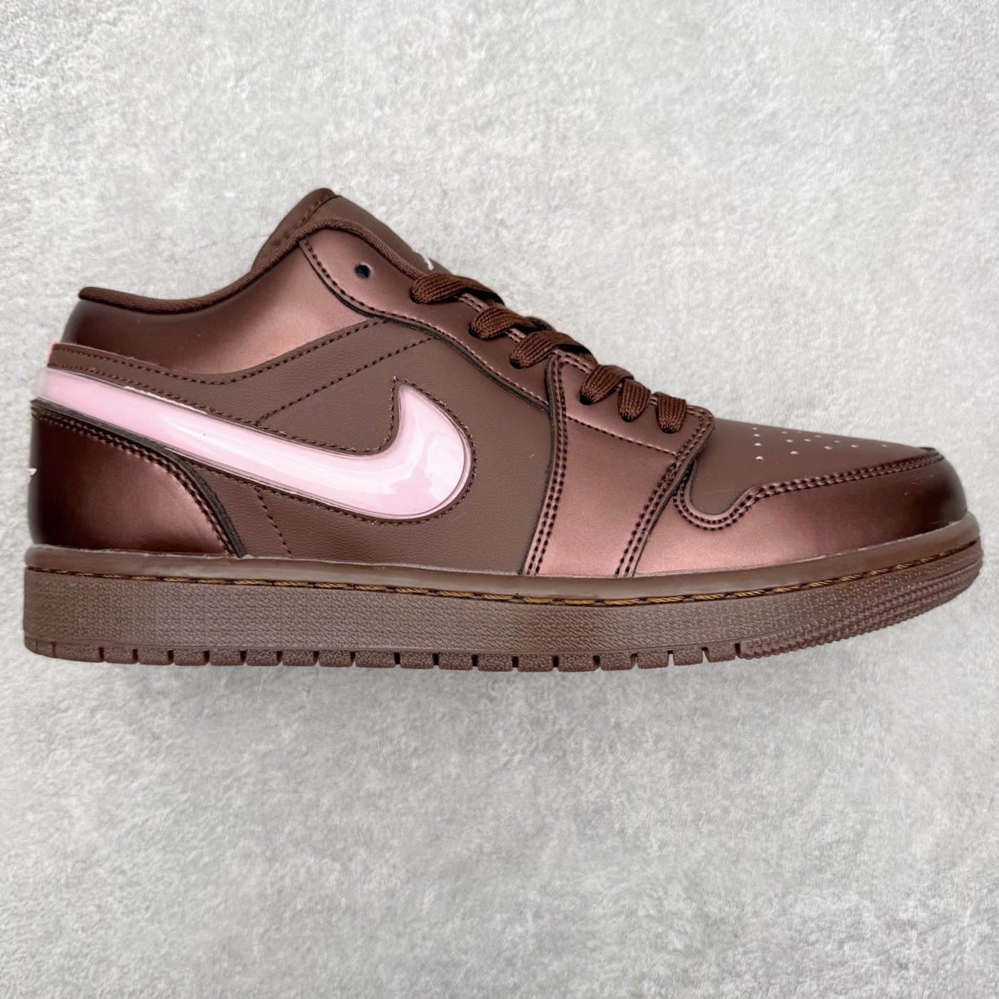 ＃K版 Air Jordan AJ1 Low 低帮 IQ9787-262 全新流水线出品 DT版本唯一平替选择 市场第二梯队最强版 全部原鞋开发 原楦原纸板开发 全鞋电脑针车 原厂内置全掌气垫 原盒内在原标 唯一Zp原版鞋带绑法 免检产品 全新2022版型 全头层皮料 完美零毛边处理 原厂配置全掌气垫 价格定位良心 几十个配色陆续出货 实拍调校N版已经零色差零失真 百分百还原实物色彩所见即所得 不存在货不对板色差等低级问题 选购参考实物拍摄 不混卖不参货 只用心做好货严格选品 承诺混一赔十 尺码：36 36.5 37.5 38 38.5 39 40 40.5 41 42 42.5 43 44 44.5 45-选品中心