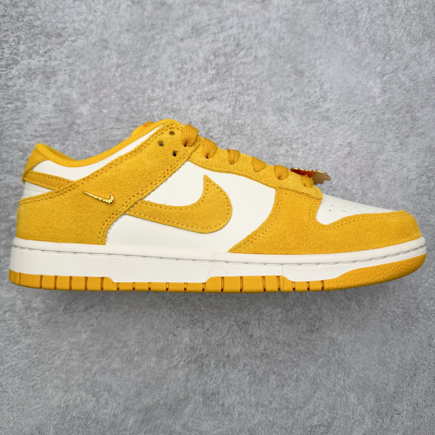 ＃CS纯原 NK Dunk Low 实力大厂出品 新配色陆续开发 利润个位数只为口碑 全套原纸板楦头开发 确保原汁原味 完美呈现DUNK版型 一比一鞋头弧度高度鞋身弧度 此版本只针对中端市场 皮料材质有所更替 其他数据细节工艺流程均保持一致 绝不口嗨 细节品控鞋型随意对比 独家私模官方第六代原厂航空铝磨具打磨大底 鞋头坡度极致还原 无解鞋型 原盒原配 圈内天花板工艺 原厂玻璃冲刀 超高清洁度 全鞋零毛边皮料切割 原厂中底布点胶 中底布拉帮走线遵循公司 尺码：36 36.5 37.5 38 38.5 39 40 40.5 41 42 42.5 43 44 44.5 45 46-选品中心