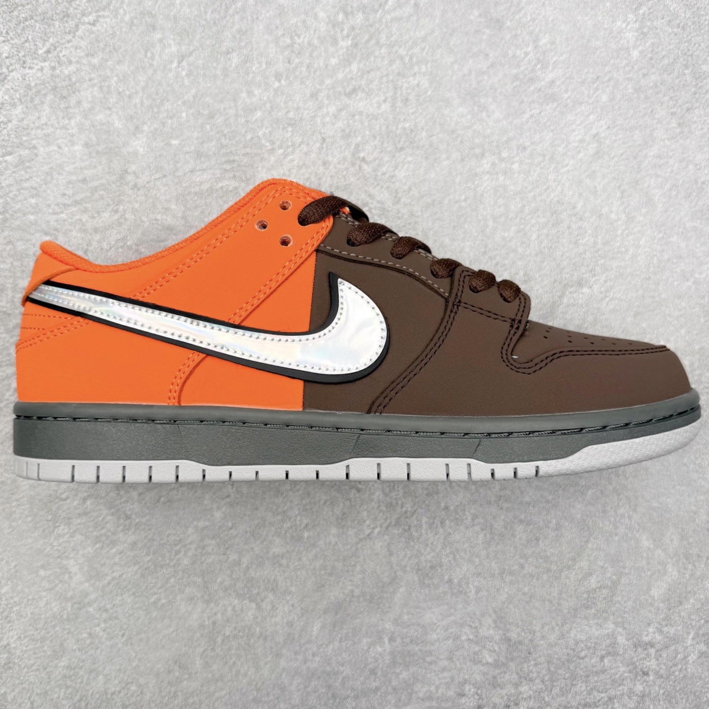 ＃F版 NK Dunk SB Low 时尚舒适 防滑耐磨低帮板鞋 IR1888-800 实力大厂出品 新配色陆续开发 利润个位数只为口碑 全套原纸板楦头开发 确保原汁原味 完美呈现DUNK版型 一比一鞋头弧度高度鞋身弧度 此版本只针对中端市场 皮料材质有所更替 其他数据细节工艺流程均保持一致 绝不口嗨 细节品控鞋型随意对比 独家私模官方第六代原厂航空铝磨具打磨大底 鞋头坡度极致还原 无解鞋型 原盒原配 圈内天花板工艺 原厂玻璃冲刀 超高清洁度 全鞋零毛边皮料切割 原厂中底布点胶 中底布拉帮走线遵循公司 尺码：36 36.5 37.5 38 38.5 39 40 40.5 41 42 42.5 43 44 44.5 45 46-选品中心