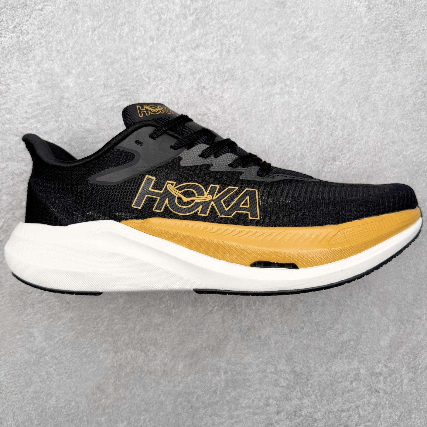 HOKA ONE ONE Rocket X 3 低帮专业越野跑步鞋 实拍首发 相较于前几代Mafate包裹感更好 跟Speedgoat(快速羚羊)系列比起来更加舒适 鞋底防滑性能在下坡的石板台阶和原始路面都有很好的表现 HOKA血统属性厚底设计 在快速下坡时起到缓震保护作用 减少重力给予脚踝、膝部、髋关节等处带来的冲击力 尺码：36 37 37.5 38 38.5 39 40 40.5 41 42 42.5 43 44 44.5 45-选品中心