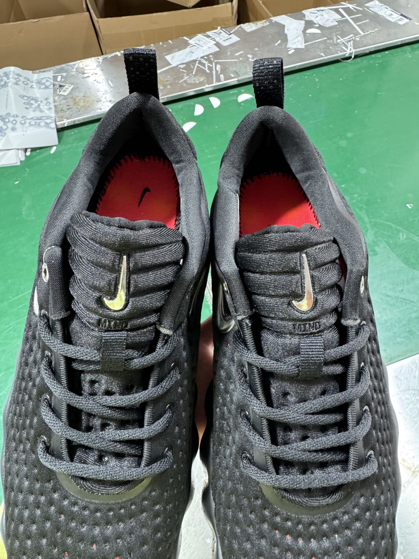图片[9]-NK Mind 002 黑科技足底按摩舒适贴合训练鞋 HQ4310-001 该系列首作 Mind 001 从神经科学中汲取灵感，打造出一款不仅外观独特，更能为穿着者带来别样感知体验的球鞋，此次新作将继续延续此核心方向。历时十年打磨的 Mind 系列，承载着 Nike 对未来鞋款的愿景呈现。系列中的每双鞋，外底均由 22 个独立泡沫结节构成，旨在模拟赤足般的体验。这些结节通过与足底感官感受器的相互作用，从而促进人体的自然步态。实拍调校N版已经零色差零失真 百分百还原实物色彩所见即所得 不存在货不对板色差等低级问题 选购参考实物拍摄 不混卖不参货 只用心做好货严格选品 承诺混一赔十 尺码：36 36.5 37.5 38 38.5 39 40 40.5 41 42 42.5 43 44 44.5 45-选品中心