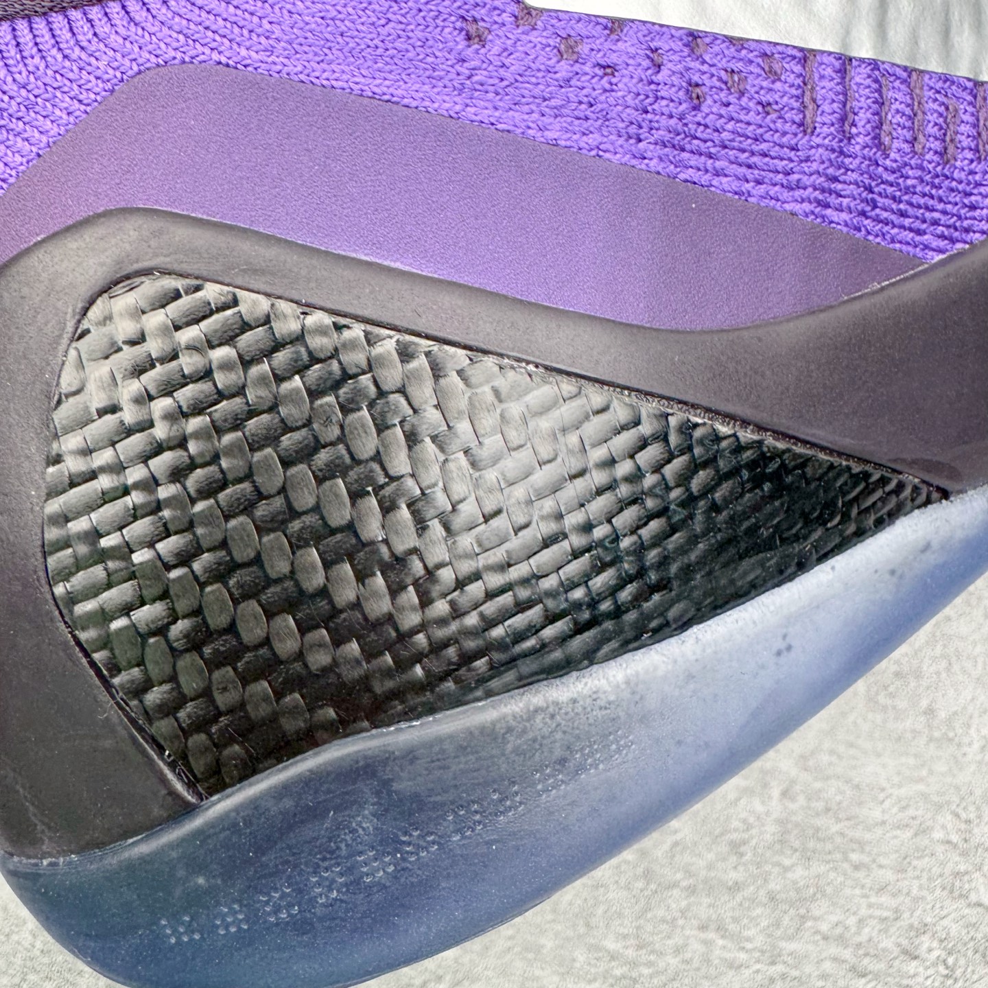 图片[18]-＃S2纯原 NK Kobe 9 Low EM PE 科比九代舒适减震防滑低帮篮球鞋 紫色 IM0465-500 React科技鞋垫加持 实战配置直接拉满 原楦纸板开发 鞋身流线型、后跟塑形 区分土肥圆 原厂针织鞋面一针一线匹配原版 全身鞋材卡料色独家定制 唯一万针立体刺绣SWOOSH 真实底模最大48.5 实战利器 专供海外市场 尺码：40 40.5 41 42 42.5 43 44 44.5 45 46 47.5 48.5 （脚宽、脚胖 建议买大半码）-选品中心