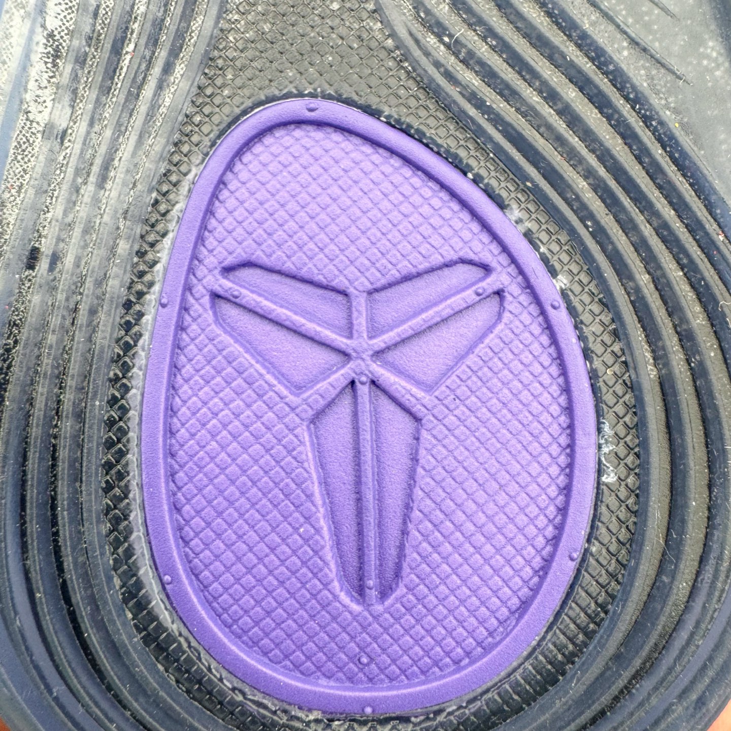 图片[20]-＃S2纯原 NK Kobe 9 Low EM PE 科比九代舒适减震防滑低帮篮球鞋 紫色 IM0465-500 React科技鞋垫加持 实战配置直接拉满 原楦纸板开发 鞋身流线型、后跟塑形 区分土肥圆 原厂针织鞋面一针一线匹配原版 全身鞋材卡料色独家定制 唯一万针立体刺绣SWOOSH 真实底模最大48.5 实战利器 专供海外市场 尺码：40 40.5 41 42 42.5 43 44 44.5 45 46 47.5 48.5 （脚宽、脚胖 建议买大半码）-选品中心