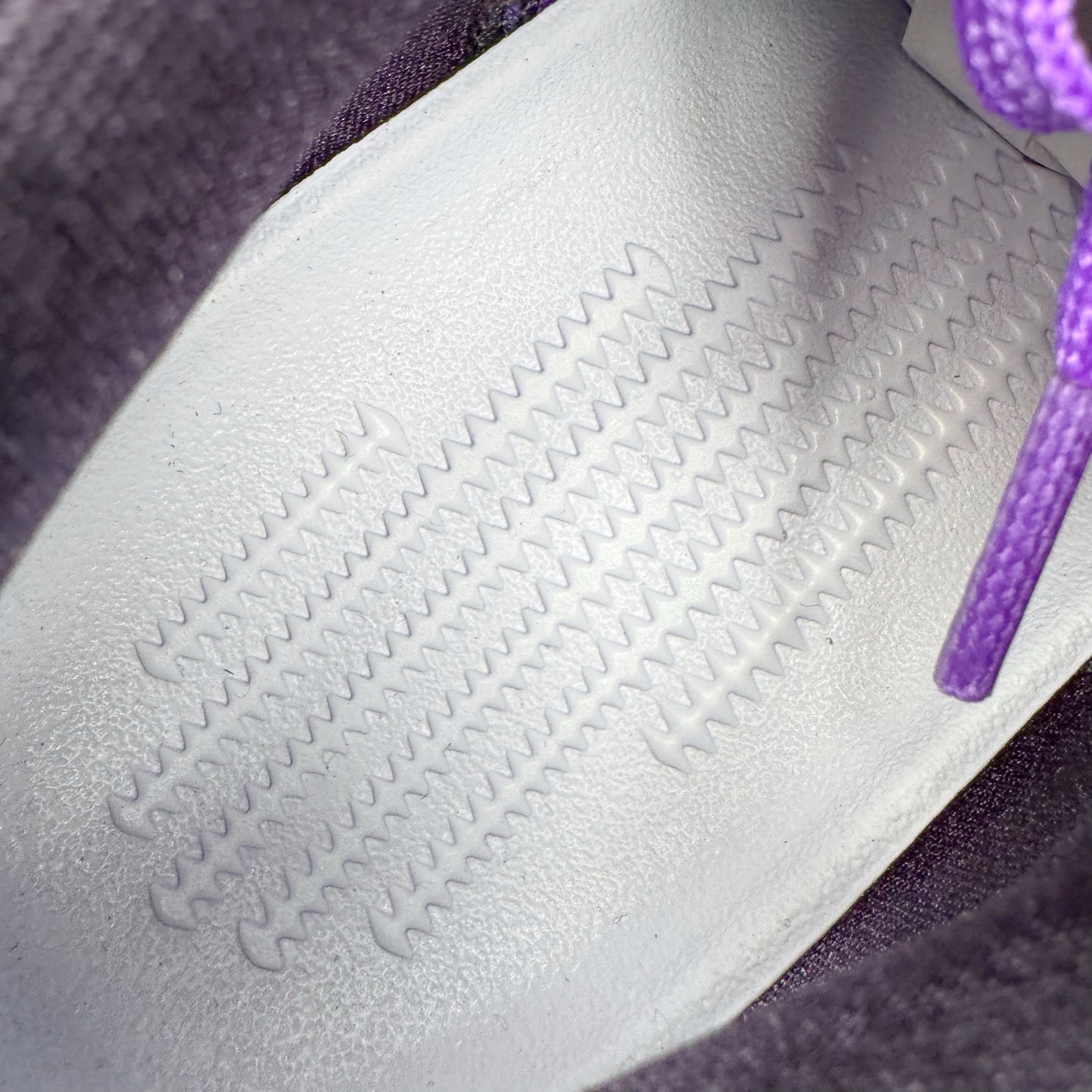 图片[10]-＃S2纯原 NK Kobe 9 Low EM PE 科比九代舒适减震防滑低帮篮球鞋 紫色 IM0465-500 React科技鞋垫加持 实战配置直接拉满 原楦纸板开发 鞋身流线型、后跟塑形 区分土肥圆 原厂针织鞋面一针一线匹配原版 全身鞋材卡料色独家定制 唯一万针立体刺绣SWOOSH 真实底模最大48.5 实战利器 专供海外市场 尺码：40 40.5 41 42 42.5 43 44 44.5 45 46 47.5 48.5 （脚宽、脚胖 建议买大半码）-选品中心