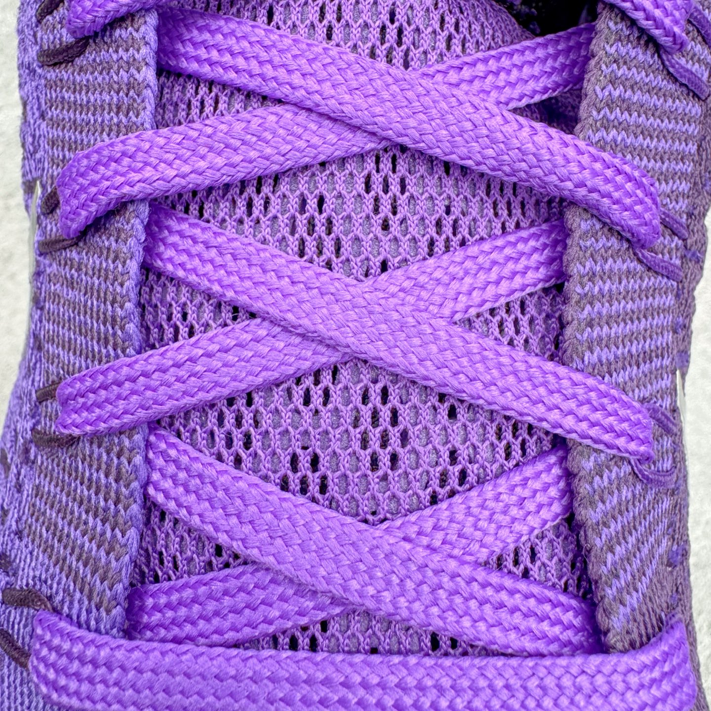 图片[13]-＃S2纯原 NK Kobe 9 Low EM PE 科比九代舒适减震防滑低帮篮球鞋 紫色 IM0465-500 React科技鞋垫加持 实战配置直接拉满 原楦纸板开发 鞋身流线型、后跟塑形 区分土肥圆 原厂针织鞋面一针一线匹配原版 全身鞋材卡料色独家定制 唯一万针立体刺绣SWOOSH 真实底模最大48.5 实战利器 专供海外市场 尺码：40 40.5 41 42 42.5 43 44 44.5 45 46 47.5 48.5 （脚宽、脚胖 建议买大半码）-选品中心