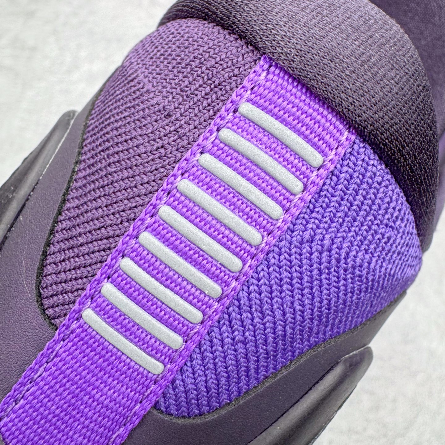 图片[16]-＃S2纯原 NK Kobe 9 Low EM PE 科比九代舒适减震防滑低帮篮球鞋 紫色 IM0465-500 React科技鞋垫加持 实战配置直接拉满 原楦纸板开发 鞋身流线型、后跟塑形 区分土肥圆 原厂针织鞋面一针一线匹配原版 全身鞋材卡料色独家定制 唯一万针立体刺绣SWOOSH 真实底模最大48.5 实战利器 专供海外市场 尺码：40 40.5 41 42 42.5 43 44 44.5 45 46 47.5 48.5 （脚宽、脚胖 建议买大半码）-选品中心