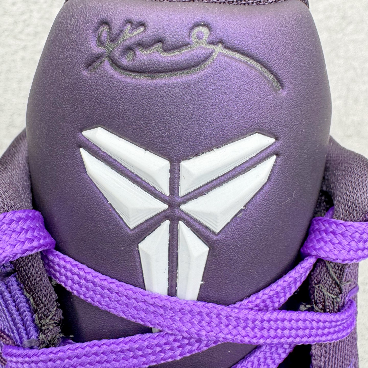 图片[12]-＃S2纯原 NK Kobe 9 Low EM PE 科比九代舒适减震防滑低帮篮球鞋 紫色 IM0465-500 React科技鞋垫加持 实战配置直接拉满 原楦纸板开发 鞋身流线型、后跟塑形 区分土肥圆 原厂针织鞋面一针一线匹配原版 全身鞋材卡料色独家定制 唯一万针立体刺绣SWOOSH 真实底模最大48.5 实战利器 专供海外市场 尺码：40 40.5 41 42 42.5 43 44 44.5 45 46 47.5 48.5 （脚宽、脚胖 建议买大半码）-选品中心