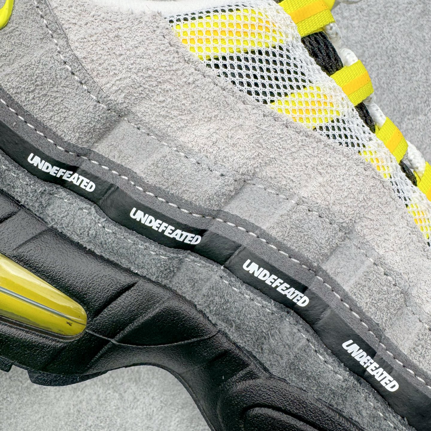 图片[13]-＃GX纯原 UNDEFEATED x NK Air Max 95 SP 纽约限定 联名灰绿 IB4523-004 经典重温 外单专供大厂出品 品质稳定 一百余色 终端操作 鞋款设计灵感源于人体构造 中底设计基于人体的脊柱构造 是整体设计的核心 尼龙孔眼代表了肋骨 而分层式面板和网眼象征着肌肉纤维和肉体组织 Air Max 95采用了两个独立的吹塑成型的Air-Sole单元 并首次在前掌使用可视化气垫设计 Swoosh logo夜当作一个 点符号放在了鞋子的后帮位置 20年的发展让 AIR MAX 95有了不同的故事 20年后再度面向世人的时候 焕然一新的面貌 让人有了另外一种清新脱俗的感觉 尺码：40 40.5 41 42 42.5 43 44 44.5 45 45.5 46 47.5 48.5-选品中心