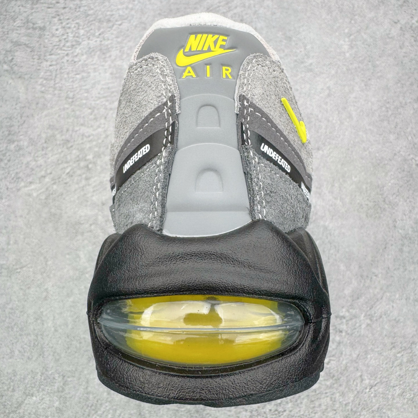 图片[7]-＃GX纯原 UNDEFEATED x NK Air Max 95 SP 纽约限定 联名灰绿 IB4523-004 经典重温 外单专供大厂出品 品质稳定 一百余色 终端操作 鞋款设计灵感源于人体构造 中底设计基于人体的脊柱构造 是整体设计的核心 尼龙孔眼代表了肋骨 而分层式面板和网眼象征着肌肉纤维和肉体组织 Air Max 95采用了两个独立的吹塑成型的Air-Sole单元 并首次在前掌使用可视化气垫设计 Swoosh logo夜当作一个 点符号放在了鞋子的后帮位置 20年的发展让 AIR MAX 95有了不同的故事 20年后再度面向世人的时候 焕然一新的面貌 让人有了另外一种清新脱俗的感觉 尺码：40 40.5 41 42 42.5 43 44 44.5 45 45.5 46 47.5 48.5-选品中心