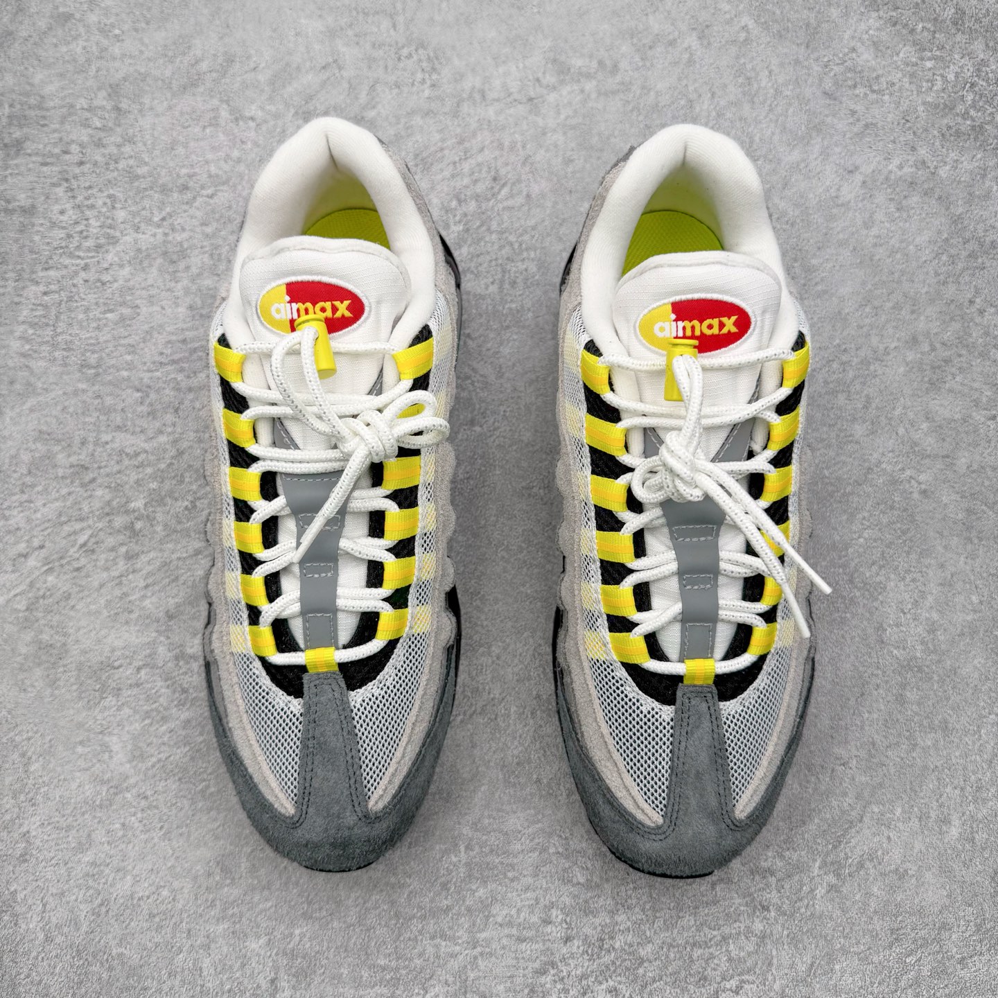 图片[2]-＃GX纯原 UNDEFEATED x NK Air Max 95 SP 纽约限定 联名灰绿 IB4523-004 经典重温 外单专供大厂出品 品质稳定 一百余色 终端操作 鞋款设计灵感源于人体构造 中底设计基于人体的脊柱构造 是整体设计的核心 尼龙孔眼代表了肋骨 而分层式面板和网眼象征着肌肉纤维和肉体组织 Air Max 95采用了两个独立的吹塑成型的Air-Sole单元 并首次在前掌使用可视化气垫设计 Swoosh logo夜当作一个 点符号放在了鞋子的后帮位置 20年的发展让 AIR MAX 95有了不同的故事 20年后再度面向世人的时候 焕然一新的面貌 让人有了另外一种清新脱俗的感觉 尺码：40 40.5 41 42 42.5 43 44 44.5 45 45.5 46 47.5 48.5-选品中心