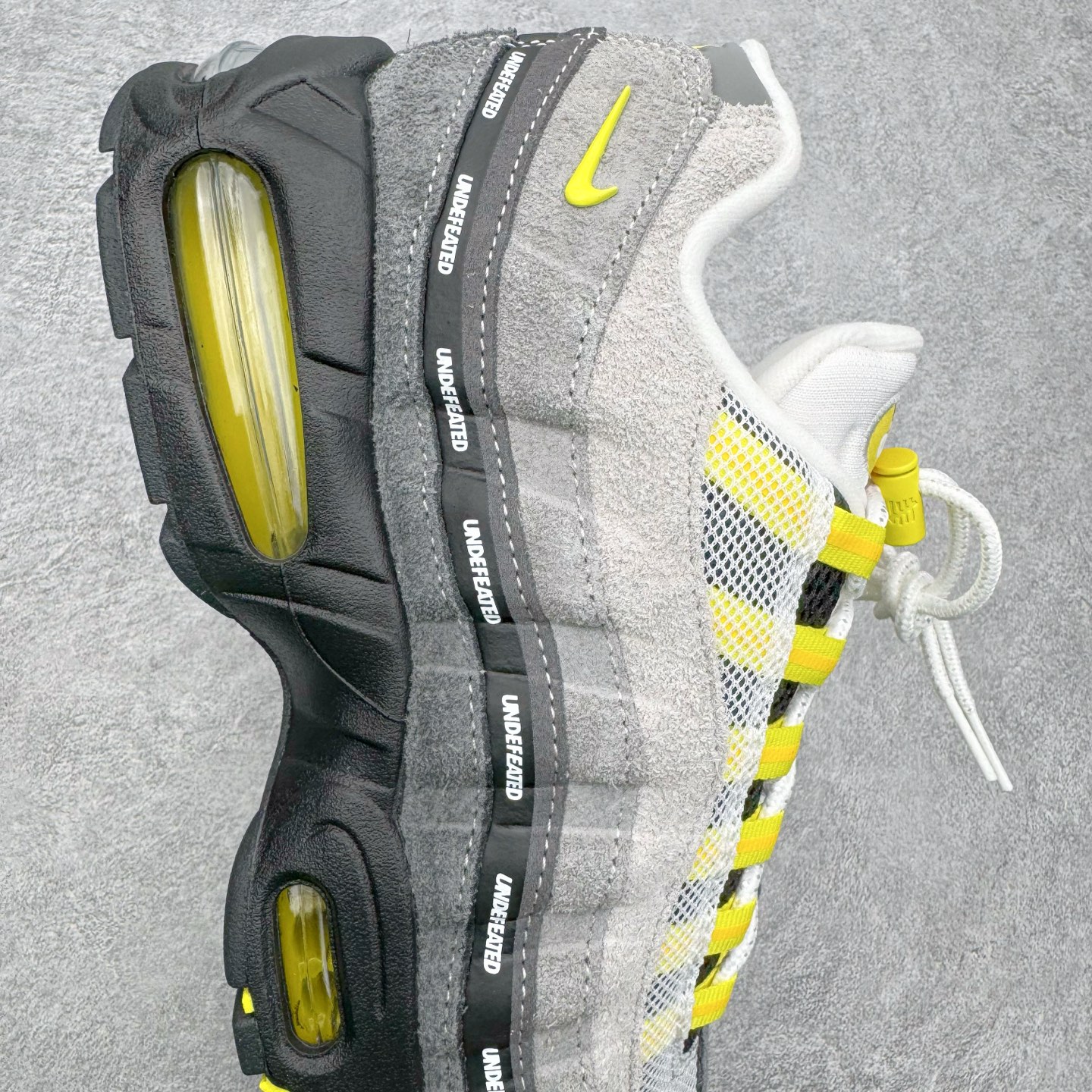 图片[5]-＃GX纯原 UNDEFEATED x NK Air Max 95 SP 纽约限定 联名灰绿 IB4523-004 经典重温 外单专供大厂出品 品质稳定 一百余色 终端操作 鞋款设计灵感源于人体构造 中底设计基于人体的脊柱构造 是整体设计的核心 尼龙孔眼代表了肋骨 而分层式面板和网眼象征着肌肉纤维和肉体组织 Air Max 95采用了两个独立的吹塑成型的Air-Sole单元 并首次在前掌使用可视化气垫设计 Swoosh logo夜当作一个 点符号放在了鞋子的后帮位置 20年的发展让 AIR MAX 95有了不同的故事 20年后再度面向世人的时候 焕然一新的面貌 让人有了另外一种清新脱俗的感觉 尺码：40 40.5 41 42 42.5 43 44 44.5 45 45.5 46 47.5 48.5-选品中心