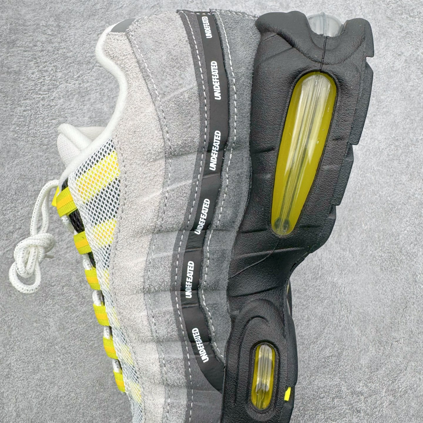 图片[6]-＃GX纯原 UNDEFEATED x NK Air Max 95 SP 纽约限定 联名灰绿 IB4523-004 经典重温 外单专供大厂出品 品质稳定 一百余色 终端操作 鞋款设计灵感源于人体构造 中底设计基于人体的脊柱构造 是整体设计的核心 尼龙孔眼代表了肋骨 而分层式面板和网眼象征着肌肉纤维和肉体组织 Air Max 95采用了两个独立的吹塑成型的Air-Sole单元 并首次在前掌使用可视化气垫设计 Swoosh logo夜当作一个 点符号放在了鞋子的后帮位置 20年的发展让 AIR MAX 95有了不同的故事 20年后再度面向世人的时候 焕然一新的面貌 让人有了另外一种清新脱俗的感觉 尺码：40 40.5 41 42 42.5 43 44 44.5 45 45.5 46 47.5 48.5-选品中心