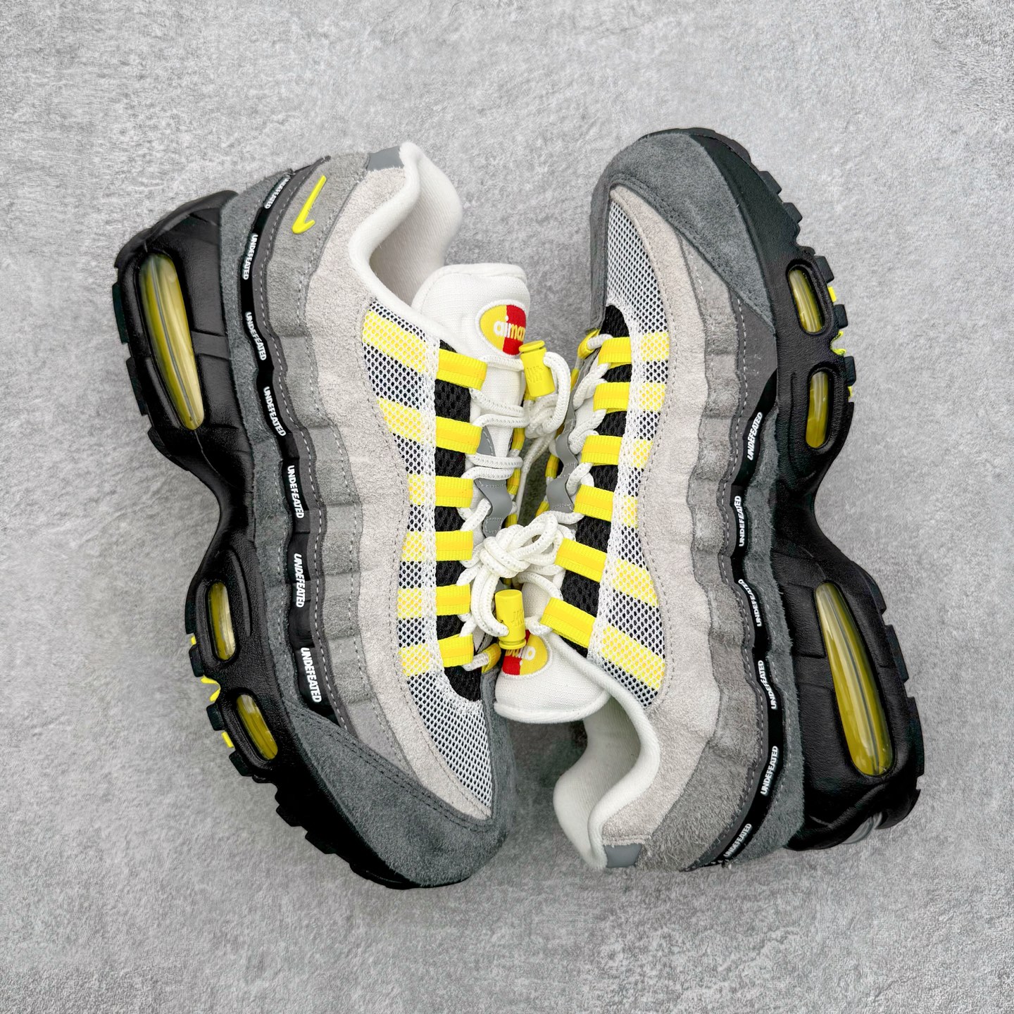 图片[3]-＃GX纯原 UNDEFEATED x NK Air Max 95 SP 纽约限定 联名灰绿 IB4523-004 经典重温 外单专供大厂出品 品质稳定 一百余色 终端操作 鞋款设计灵感源于人体构造 中底设计基于人体的脊柱构造 是整体设计的核心 尼龙孔眼代表了肋骨 而分层式面板和网眼象征着肌肉纤维和肉体组织 Air Max 95采用了两个独立的吹塑成型的Air-Sole单元 并首次在前掌使用可视化气垫设计 Swoosh logo夜当作一个 点符号放在了鞋子的后帮位置 20年的发展让 AIR MAX 95有了不同的故事 20年后再度面向世人的时候 焕然一新的面貌 让人有了另外一种清新脱俗的感觉 尺码：40 40.5 41 42 42.5 43 44 44.5 45 45.5 46 47.5 48.5-选品中心
