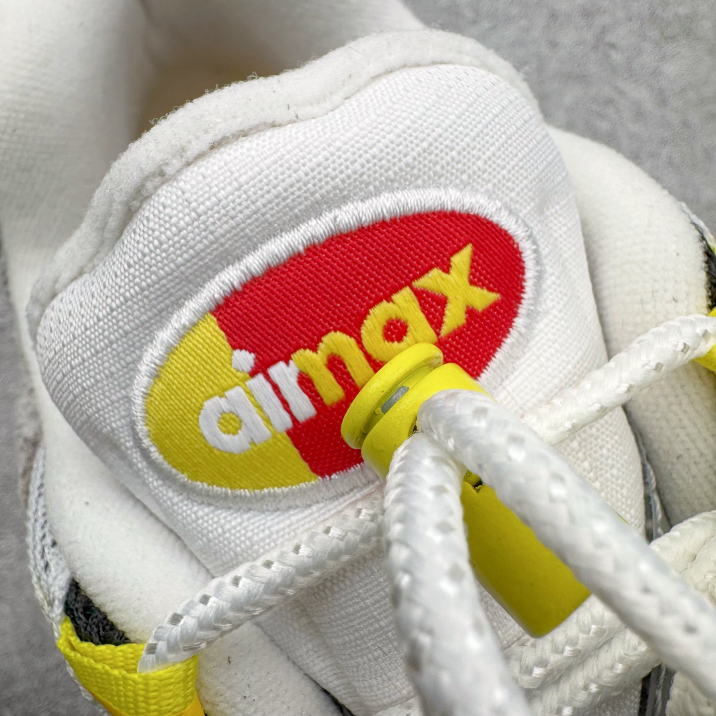 图片[11]-＃GX纯原 UNDEFEATED x NK Air Max 95 SP 纽约限定 联名灰绿 IB4523-004 经典重温 外单专供大厂出品 品质稳定 一百余色 终端操作 鞋款设计灵感源于人体构造 中底设计基于人体的脊柱构造 是整体设计的核心 尼龙孔眼代表了肋骨 而分层式面板和网眼象征着肌肉纤维和肉体组织 Air Max 95采用了两个独立的吹塑成型的Air-Sole单元 并首次在前掌使用可视化气垫设计 Swoosh logo夜当作一个 点符号放在了鞋子的后帮位置 20年的发展让 AIR MAX 95有了不同的故事 20年后再度面向世人的时候 焕然一新的面貌 让人有了另外一种清新脱俗的感觉 尺码：40 40.5 41 42 42.5 43 44 44.5 45 45.5 46 47.5 48.5-选品中心