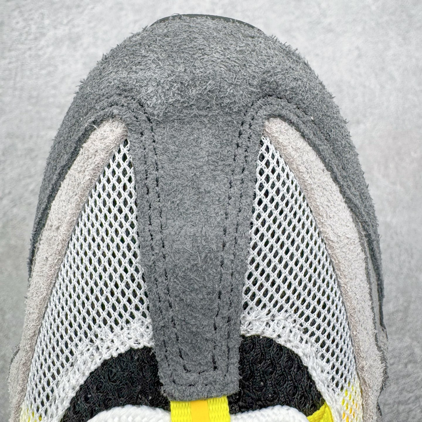图片[14]-＃GX纯原 UNDEFEATED x NK Air Max 95 SP 纽约限定 联名灰绿 IB4523-004 经典重温 外单专供大厂出品 品质稳定 一百余色 终端操作 鞋款设计灵感源于人体构造 中底设计基于人体的脊柱构造 是整体设计的核心 尼龙孔眼代表了肋骨 而分层式面板和网眼象征着肌肉纤维和肉体组织 Air Max 95采用了两个独立的吹塑成型的Air-Sole单元 并首次在前掌使用可视化气垫设计 Swoosh logo夜当作一个 点符号放在了鞋子的后帮位置 20年的发展让 AIR MAX 95有了不同的故事 20年后再度面向世人的时候 焕然一新的面貌 让人有了另外一种清新脱俗的感觉 尺码：40 40.5 41 42 42.5 43 44 44.5 45 45.5 46 47.5 48.5-选品中心