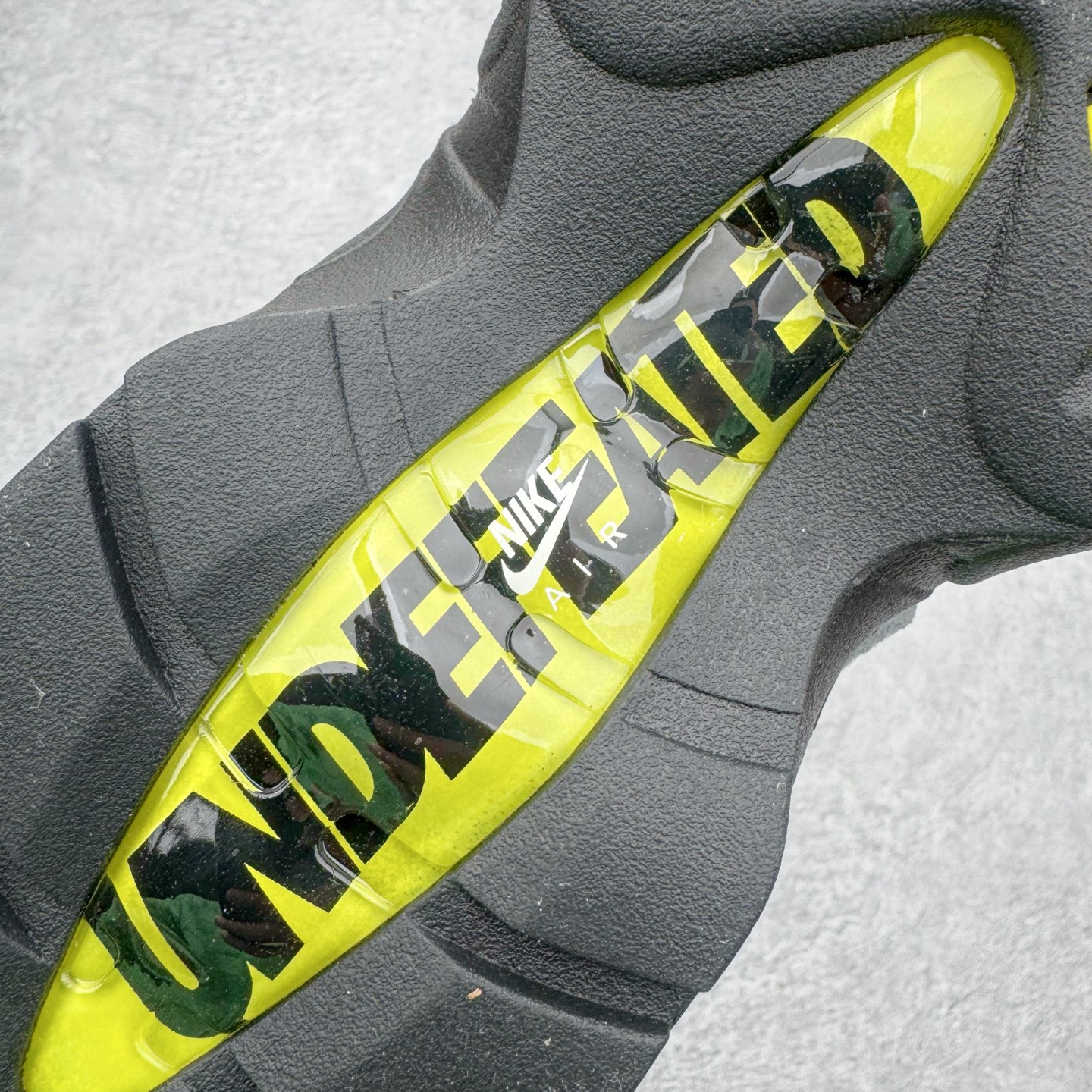 图片[20]-＃GX纯原 UNDEFEATED x NK Air Max 95 SP 纽约限定 联名灰绿 IB4523-004 经典重温 外单专供大厂出品 品质稳定 一百余色 终端操作 鞋款设计灵感源于人体构造 中底设计基于人体的脊柱构造 是整体设计的核心 尼龙孔眼代表了肋骨 而分层式面板和网眼象征着肌肉纤维和肉体组织 Air Max 95采用了两个独立的吹塑成型的Air-Sole单元 并首次在前掌使用可视化气垫设计 Swoosh logo夜当作一个 点符号放在了鞋子的后帮位置 20年的发展让 AIR MAX 95有了不同的故事 20年后再度面向世人的时候 焕然一新的面貌 让人有了另外一种清新脱俗的感觉 尺码：40 40.5 41 42 42.5 43 44 44.5 45 45.5 46 47.5 48.5-选品中心