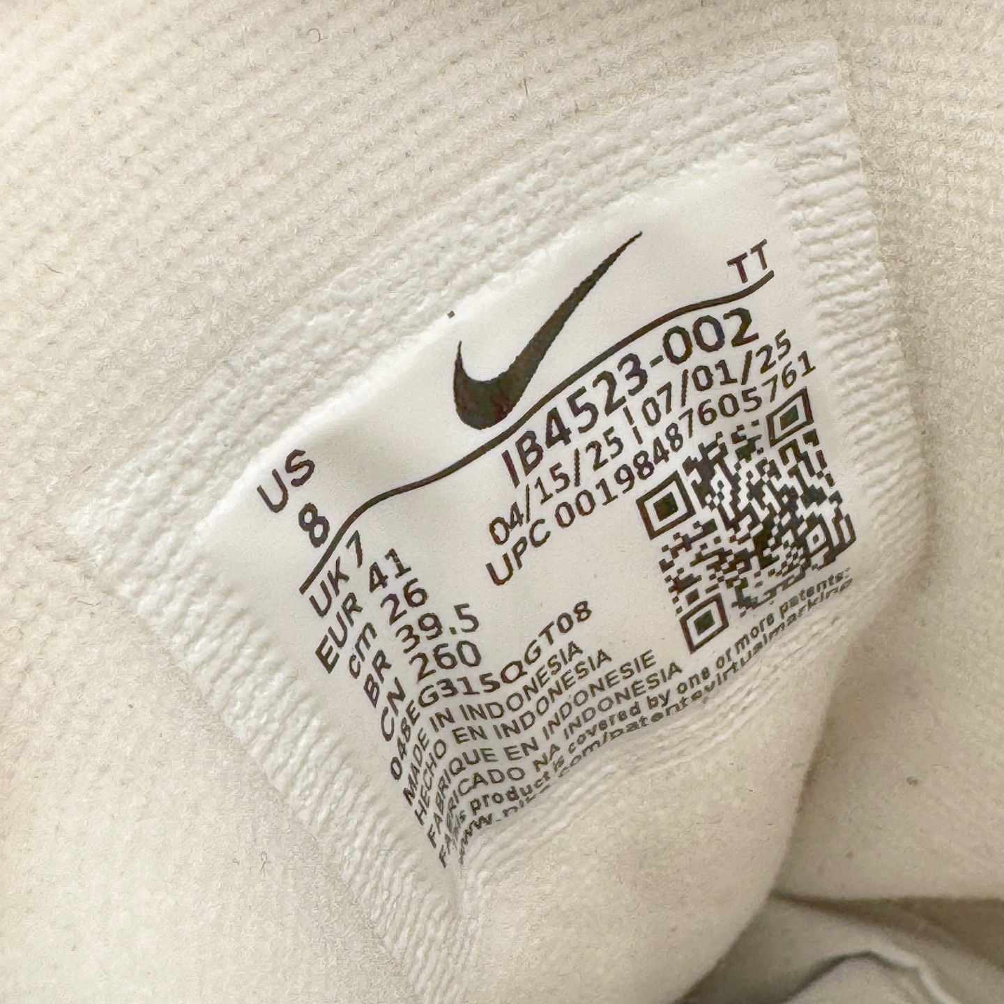 图片[10]-＃GX纯原 UNDEFEATED x NK Air Max 95 SP 纽约限定 联名灰绿 IB4523-004 经典重温 外单专供大厂出品 品质稳定 一百余色 终端操作 鞋款设计灵感源于人体构造 中底设计基于人体的脊柱构造 是整体设计的核心 尼龙孔眼代表了肋骨 而分层式面板和网眼象征着肌肉纤维和肉体组织 Air Max 95采用了两个独立的吹塑成型的Air-Sole单元 并首次在前掌使用可视化气垫设计 Swoosh logo夜当作一个 点符号放在了鞋子的后帮位置 20年的发展让 AIR MAX 95有了不同的故事 20年后再度面向世人的时候 焕然一新的面貌 让人有了另外一种清新脱俗的感觉 尺码：40 40.5 41 42 42.5 43 44 44.5 45 45.5 46 47.5 48.5-选品中心