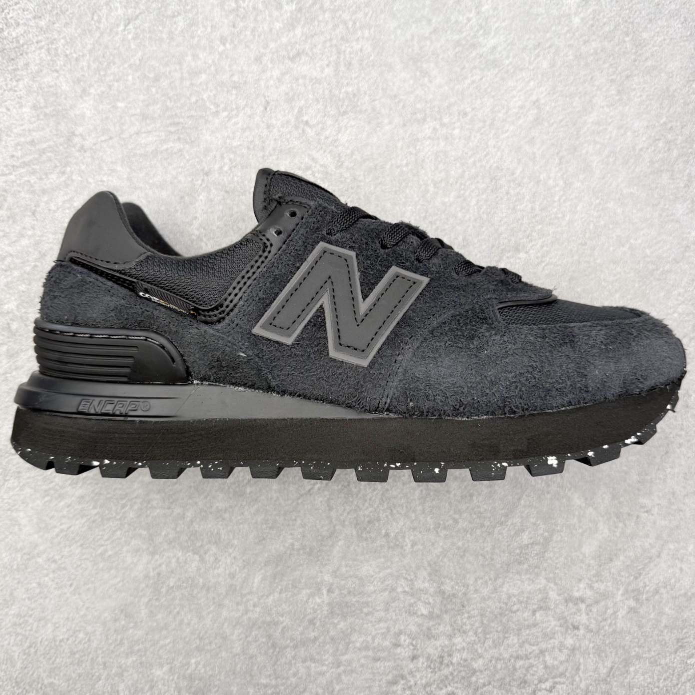 NB新百伦New Balance U574升级版系列低帮复古休闲运动慢跑鞋 新版NB574，妥妥美产既视感有木有。相较传统574，新版鞋跟及鞋面设计自带9系美产既视感！鞋面、内衬质感以及穿着体验更加！鞋型更流畅和饱满,鞋底增添了风格的多样化!底部升级橡胶颗粒大底,更防滑耐磨,上脚后感觉柔软且舒适。尺码：36 36.5 37.5 38 38.5 39.5 40 40.5 41.5 42 42.5 43 44 45-选品中心