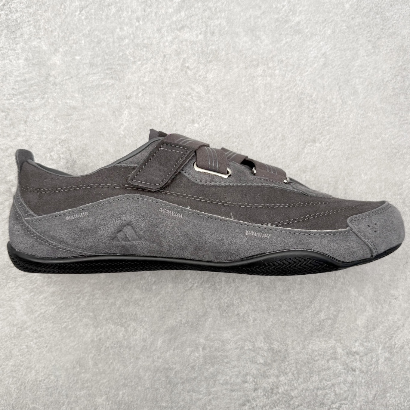 AD FOS URBAN REVERIE 舒适百搭 耐磨 低帮 生活休闲鞋 KJ9089 实拍调校N版已经零色差零失真 百分百还原实物色彩所见即所得 不存在货不对板色差等低级问题 选购参考实物拍摄 不混卖不参货 只用心做好货严格选品 承诺混一赔十 尺码：36 36.5 37.5 38 38.5 39 40 40.5 41 42 42.5 43 44 44.5 45-选品中心