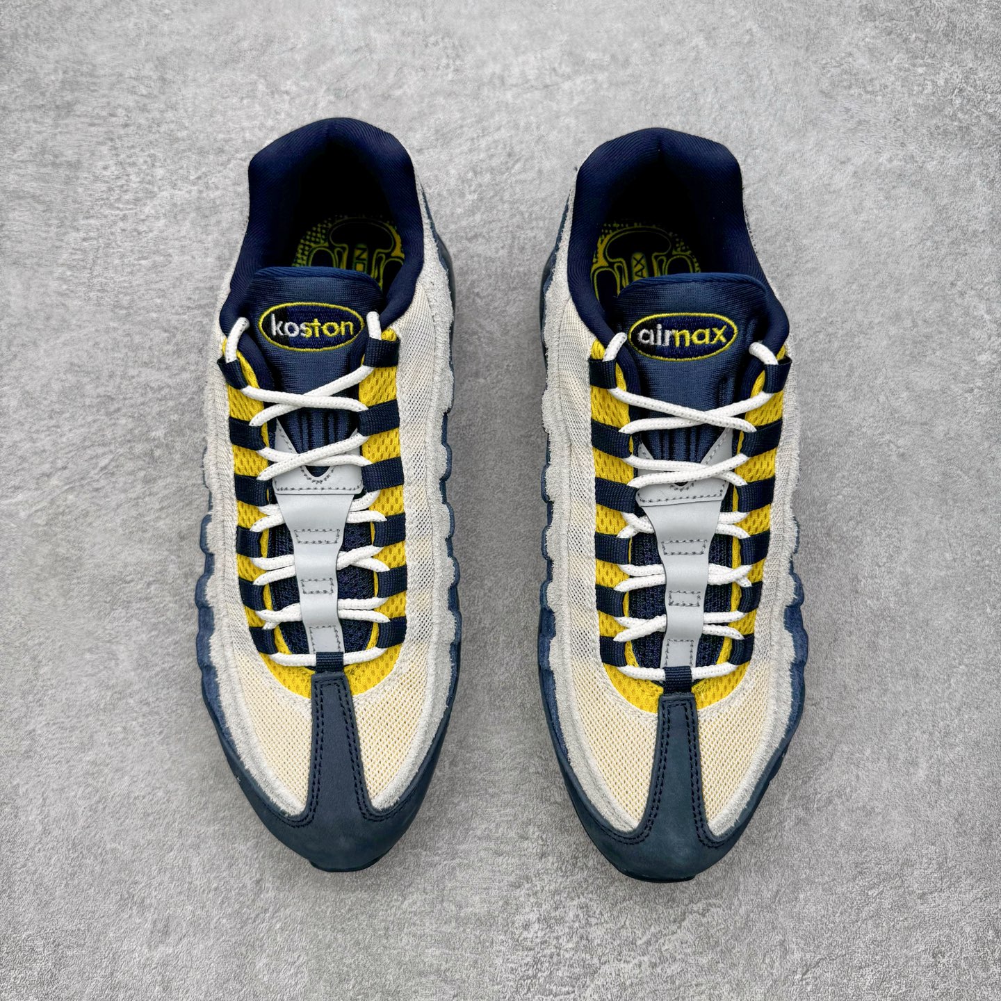 图片[2]-＃GX纯原 Eric Koston x NK Air Max 95 \\\”Obsidian and Speed Yellow\\\” 低帮 休闲跑步鞋 男女同款 联名蓝白 HQ8492-400 经典重温 外单专供大厂出品 品质稳定 一百余色 终端操作 鞋款设计灵感源于人体构造 中底设计基于人体的脊柱构造 是整体设计的核心 尼龙孔眼代表了肋骨 而分层式面板和网眼象征着肌肉纤维和肉体组织 Air Max 95采用了两个独立的吹塑成型的Air-Sole单元 并首次在前掌使用可视化气垫设计 Swoosh logo夜当作一个 点符号放在了鞋子的后帮位置 20年的发展让 AIR MAX 95有了不同的故事 20年后再度面向世人的时候 焕然一新的面貌 让人有了另外一种清新脱俗的感觉 尺码：40 40.5 41 42 42.5 43 44 44.5 45 45.5 46 47.5 48.5-选品中心