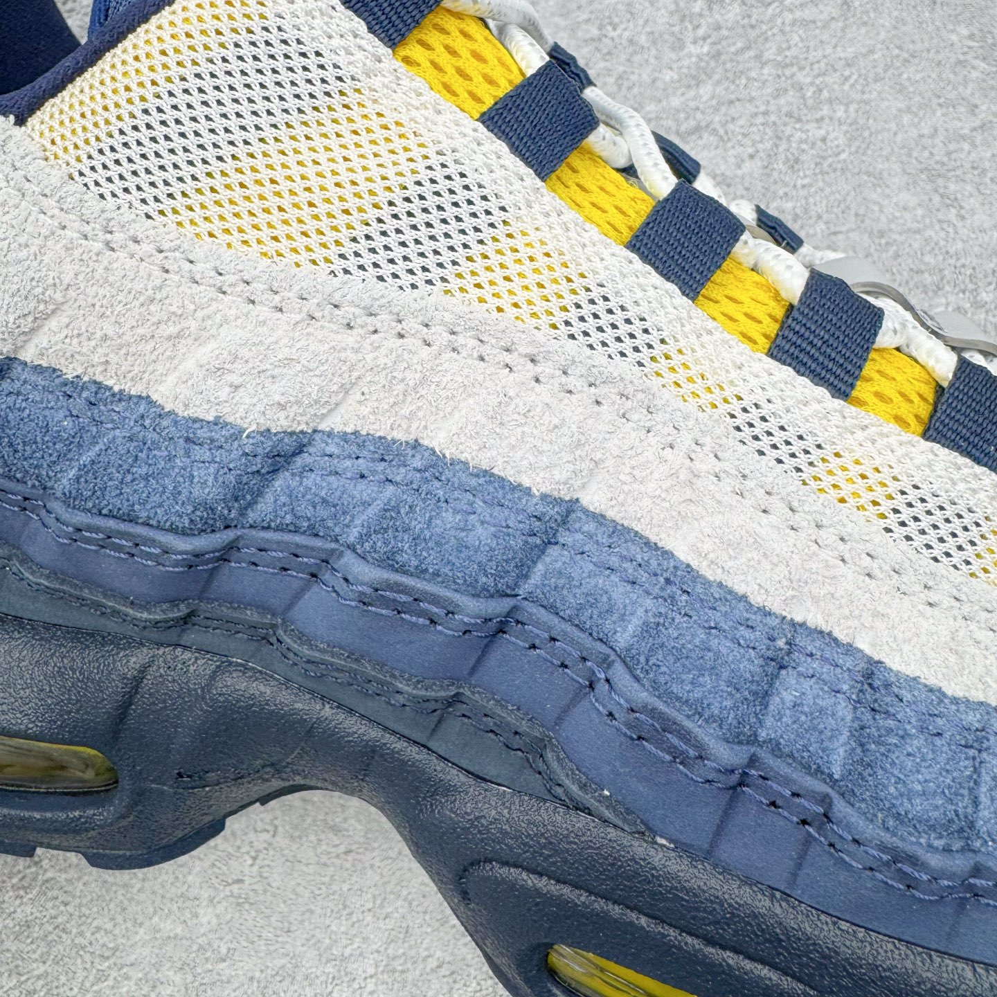 图片[17]-＃GX纯原 Eric Koston x NK Air Max 95 \\\”Obsidian and Speed Yellow\\\” 低帮 休闲跑步鞋 男女同款 联名蓝白 HQ8492-400 经典重温 外单专供大厂出品 品质稳定 一百余色 终端操作 鞋款设计灵感源于人体构造 中底设计基于人体的脊柱构造 是整体设计的核心 尼龙孔眼代表了肋骨 而分层式面板和网眼象征着肌肉纤维和肉体组织 Air Max 95采用了两个独立的吹塑成型的Air-Sole单元 并首次在前掌使用可视化气垫设计 Swoosh logo夜当作一个 点符号放在了鞋子的后帮位置 20年的发展让 AIR MAX 95有了不同的故事 20年后再度面向世人的时候 焕然一新的面貌 让人有了另外一种清新脱俗的感觉 尺码：40 40.5 41 42 42.5 43 44 44.5 45 45.5 46 47.5 48.5-选品中心