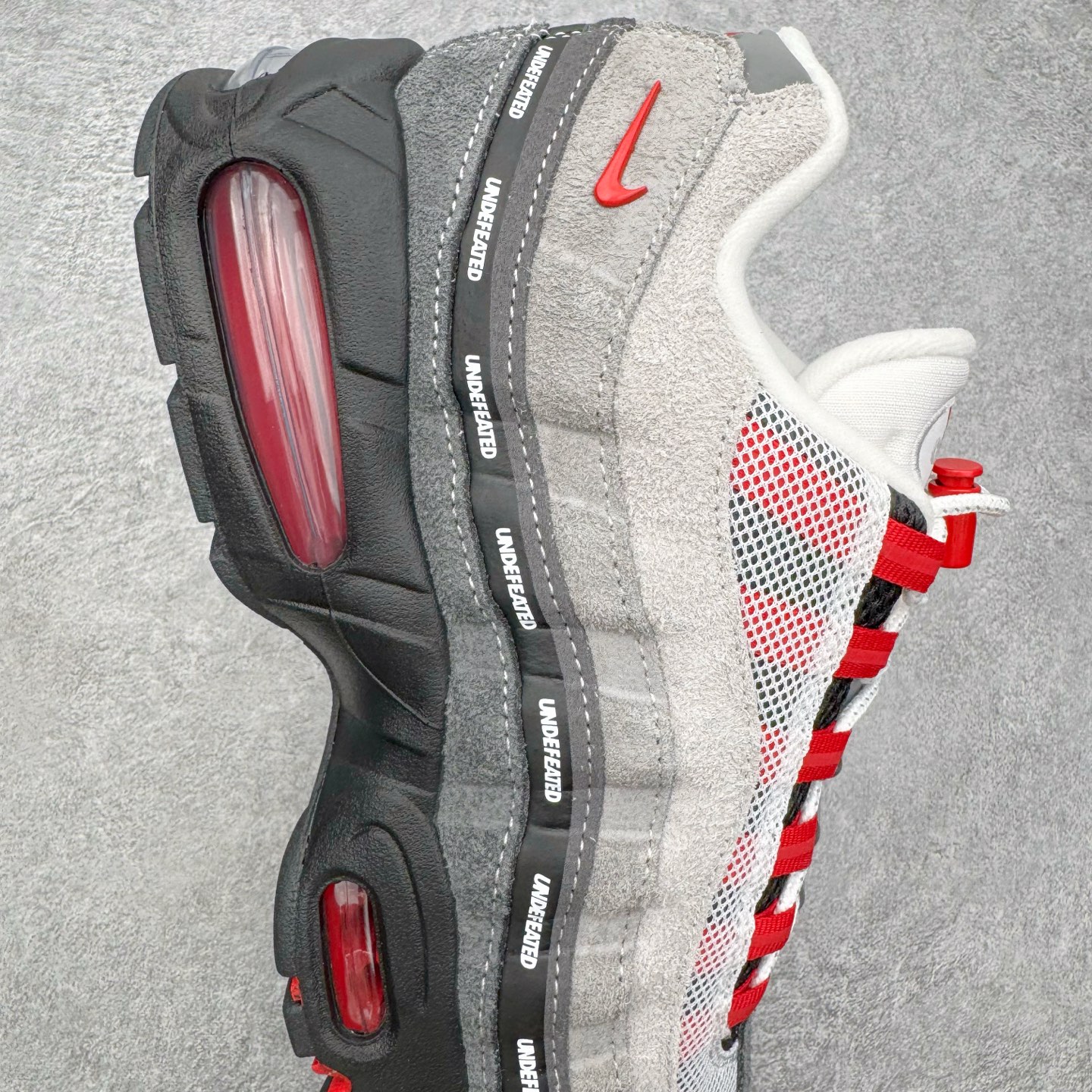 图片[6]-＃GX纯原 UNDEFEATED x NK Air Max 95 SP 纽约限定 联名灰绿 IB4523-004 经典重温 外单专供大厂出品 品质稳定 一百余色 终端操作 鞋款设计灵感源于人体构造 中底设计基于人体的脊柱构造 是整体设计的核心 尼龙孔眼代表了肋骨 而分层式面板和网眼象征着肌肉纤维和肉体组织 Air Max 95采用了两个独立的吹塑成型的Air-Sole单元 并首次在前掌使用可视化气垫设计 Swoosh logo夜当作一个 点符号放在了鞋子的后帮位置 20年的发展让 AIR MAX 95有了不同的故事 20年后再度面向世人的时候 焕然一新的面貌 让人有了另外一种清新脱俗的感觉 尺码：40 40.5 41 42 42.5 43 44 44.5 45 45.5 46 47.5 48.5-选品中心
