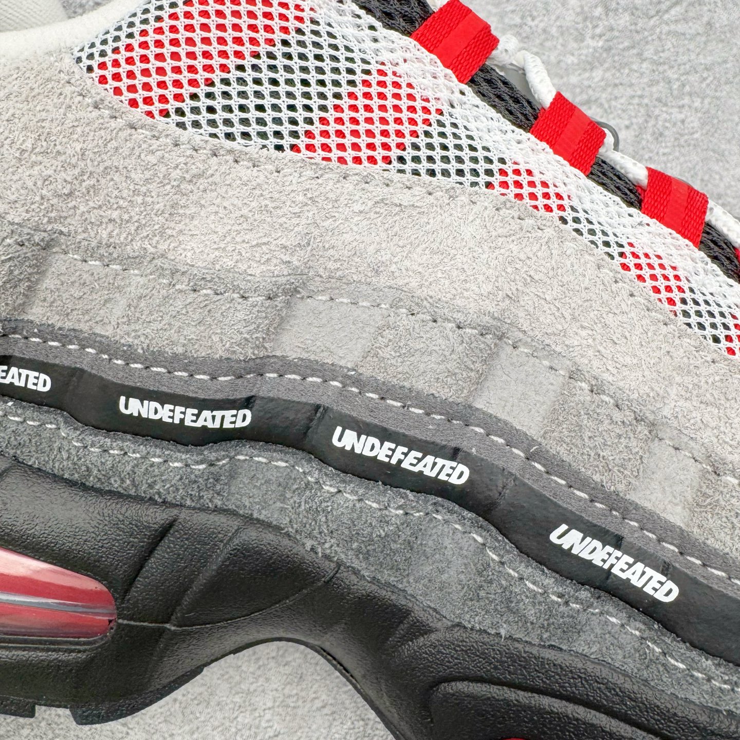 图片[19]-＃GX纯原 UNDEFEATED x NK Air Max 95 SP 纽约限定 联名灰绿 IB4523-004 经典重温 外单专供大厂出品 品质稳定 一百余色 终端操作 鞋款设计灵感源于人体构造 中底设计基于人体的脊柱构造 是整体设计的核心 尼龙孔眼代表了肋骨 而分层式面板和网眼象征着肌肉纤维和肉体组织 Air Max 95采用了两个独立的吹塑成型的Air-Sole单元 并首次在前掌使用可视化气垫设计 Swoosh logo夜当作一个 点符号放在了鞋子的后帮位置 20年的发展让 AIR MAX 95有了不同的故事 20年后再度面向世人的时候 焕然一新的面貌 让人有了另外一种清新脱俗的感觉 尺码：40 40.5 41 42 42.5 43 44 44.5 45 45.5 46 47.5 48.5-选品中心