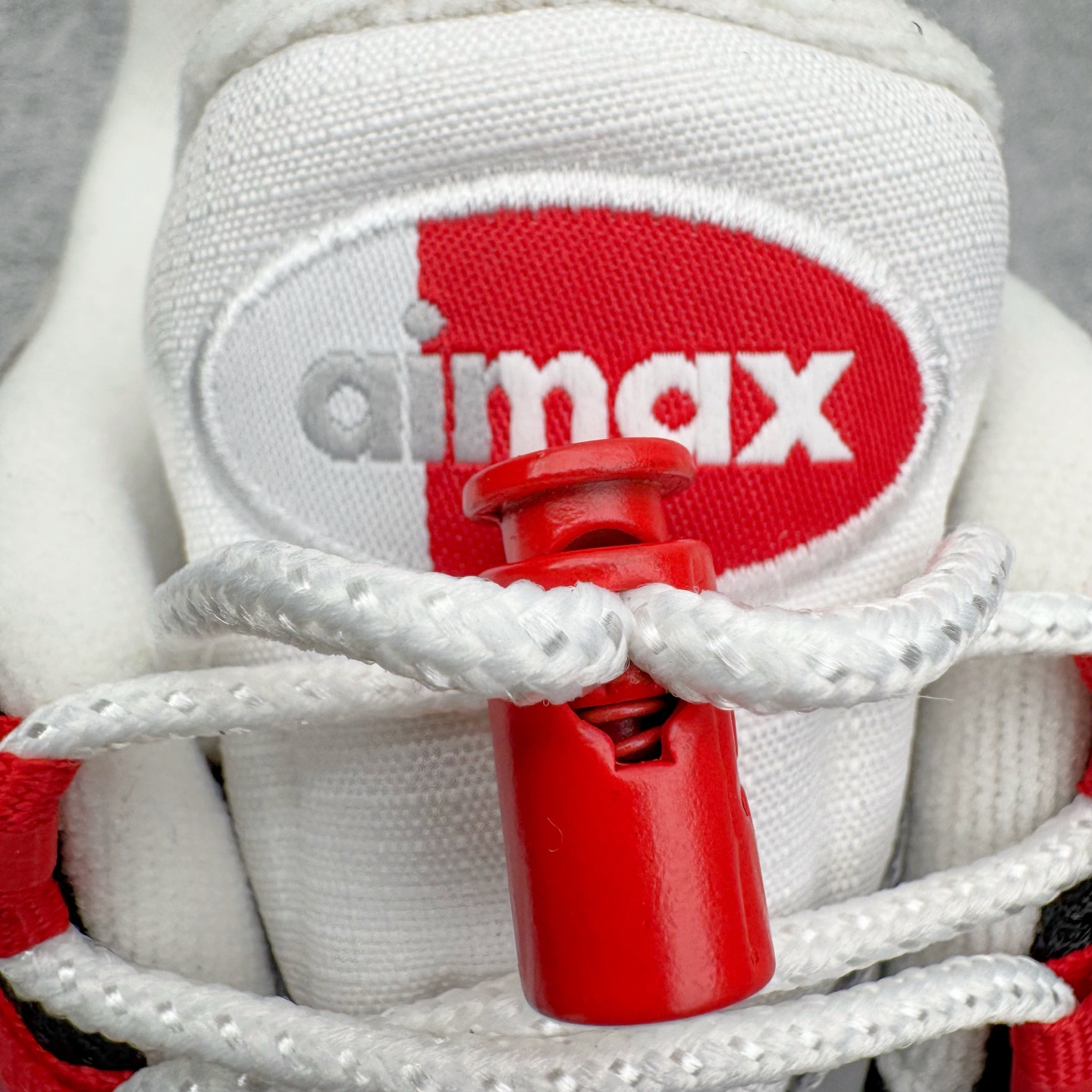 图片[14]-＃GX纯原 UNDEFEATED x NK Air Max 95 SP 纽约限定 联名灰绿 IB4523-004 经典重温 外单专供大厂出品 品质稳定 一百余色 终端操作 鞋款设计灵感源于人体构造 中底设计基于人体的脊柱构造 是整体设计的核心 尼龙孔眼代表了肋骨 而分层式面板和网眼象征着肌肉纤维和肉体组织 Air Max 95采用了两个独立的吹塑成型的Air-Sole单元 并首次在前掌使用可视化气垫设计 Swoosh logo夜当作一个 点符号放在了鞋子的后帮位置 20年的发展让 AIR MAX 95有了不同的故事 20年后再度面向世人的时候 焕然一新的面貌 让人有了另外一种清新脱俗的感觉 尺码：40 40.5 41 42 42.5 43 44 44.5 45 45.5 46 47.5 48.5-选品中心