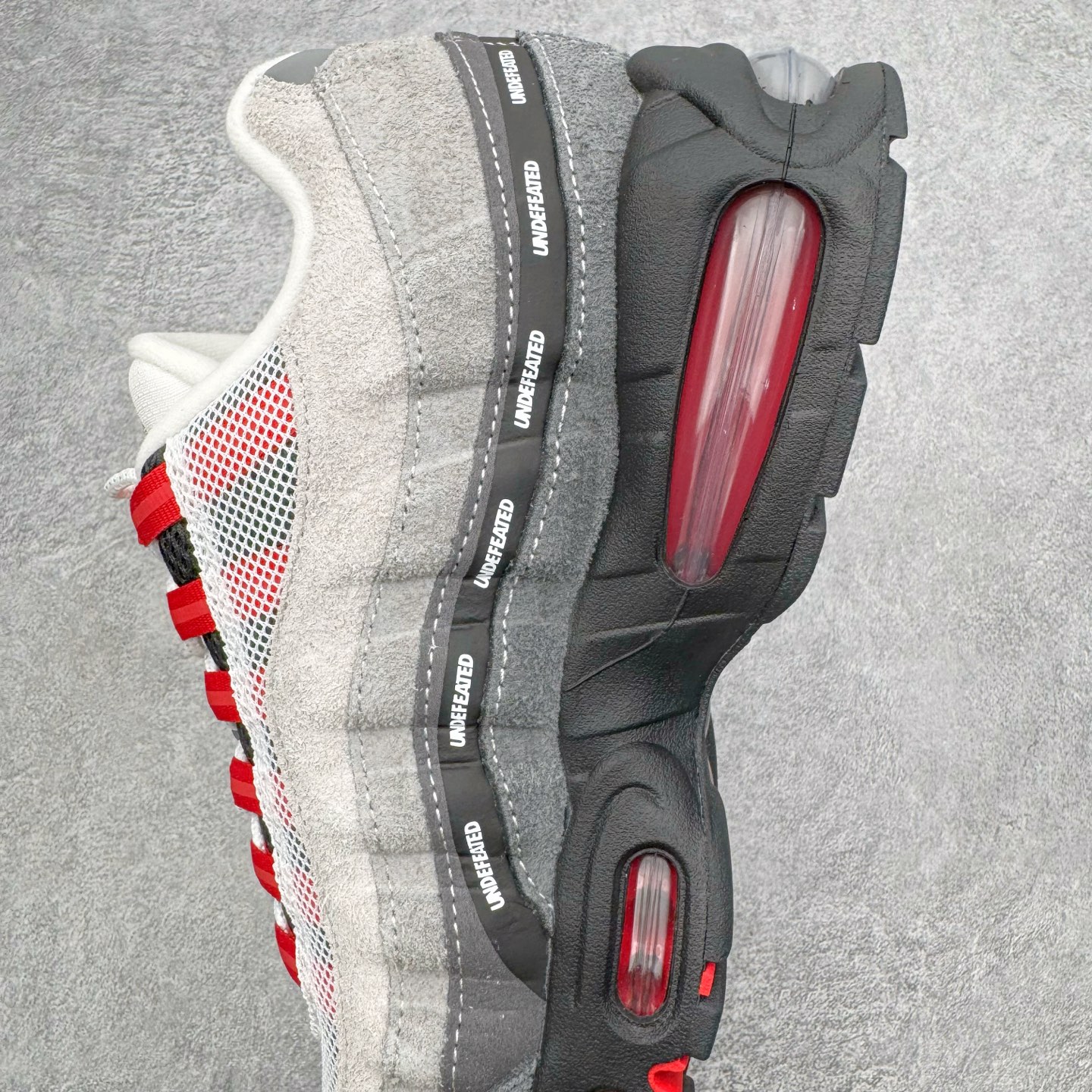 图片[7]-＃GX纯原 UNDEFEATED x NK Air Max 95 SP 纽约限定 联名灰绿 IB4523-004 经典重温 外单专供大厂出品 品质稳定 一百余色 终端操作 鞋款设计灵感源于人体构造 中底设计基于人体的脊柱构造 是整体设计的核心 尼龙孔眼代表了肋骨 而分层式面板和网眼象征着肌肉纤维和肉体组织 Air Max 95采用了两个独立的吹塑成型的Air-Sole单元 并首次在前掌使用可视化气垫设计 Swoosh logo夜当作一个 点符号放在了鞋子的后帮位置 20年的发展让 AIR MAX 95有了不同的故事 20年后再度面向世人的时候 焕然一新的面貌 让人有了另外一种清新脱俗的感觉 尺码：40 40.5 41 42 42.5 43 44 44.5 45 45.5 46 47.5 48.5-选品中心