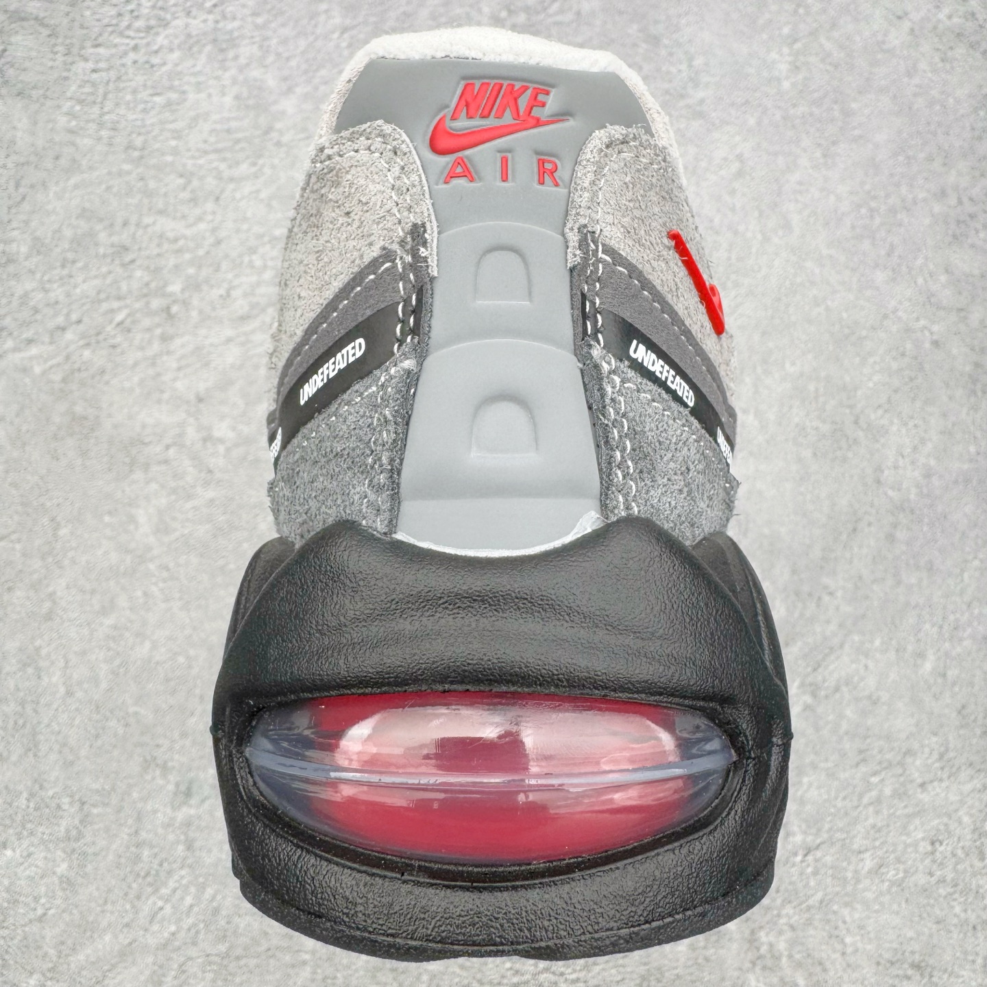 图片[8]-＃GX纯原 UNDEFEATED x NK Air Max 95 SP 纽约限定 联名灰绿 IB4523-004 经典重温 外单专供大厂出品 品质稳定 一百余色 终端操作 鞋款设计灵感源于人体构造 中底设计基于人体的脊柱构造 是整体设计的核心 尼龙孔眼代表了肋骨 而分层式面板和网眼象征着肌肉纤维和肉体组织 Air Max 95采用了两个独立的吹塑成型的Air-Sole单元 并首次在前掌使用可视化气垫设计 Swoosh logo夜当作一个 点符号放在了鞋子的后帮位置 20年的发展让 AIR MAX 95有了不同的故事 20年后再度面向世人的时候 焕然一新的面貌 让人有了另外一种清新脱俗的感觉 尺码：40 40.5 41 42 42.5 43 44 44.5 45 45.5 46 47.5 48.5-选品中心
