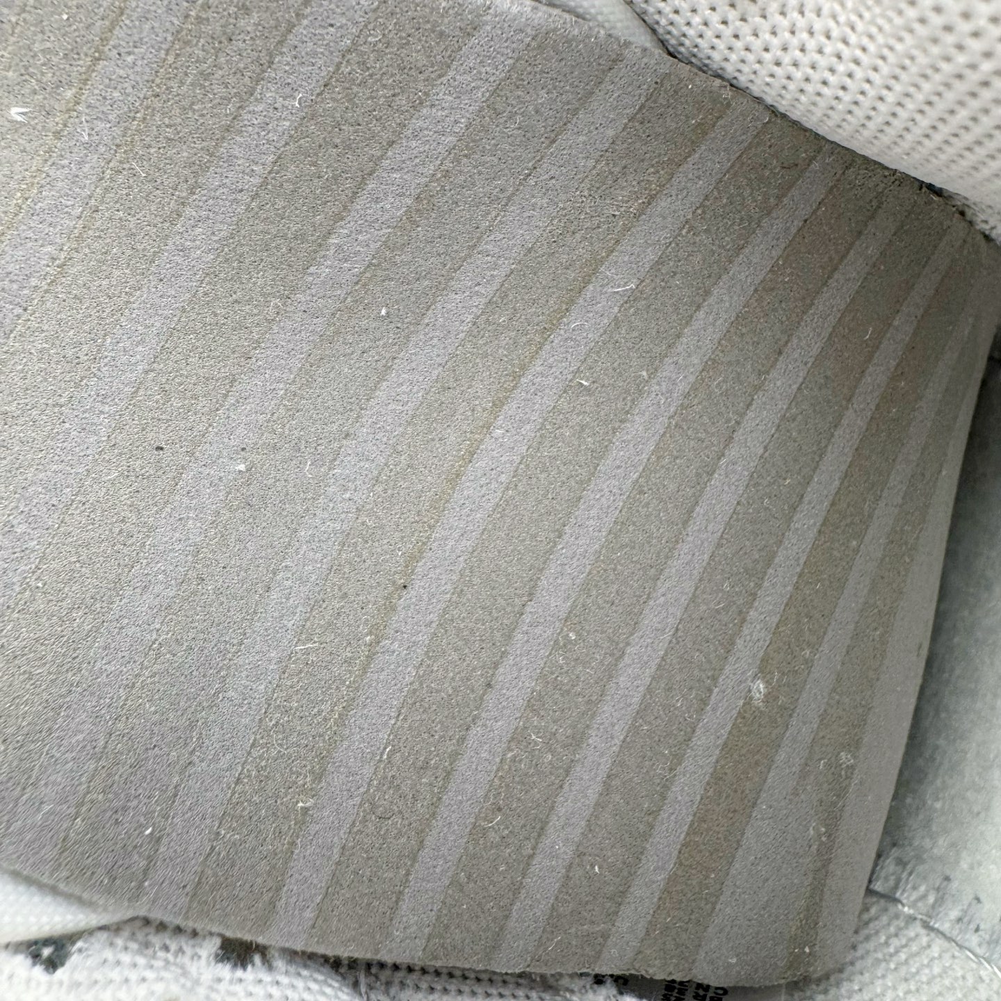 图片[13]-＃YC纯原 NK Dunk Pegasus Pack 马年限定CNY新年款脱缰系列 舒适贴合低帮板鞋 白色 WW1228-174 这次官方选择从中国古代图腾中汲取灵感，以天马作为主设计元素。可以看到鞋身有大量的细腻刺绣，来表达这一主题。包括鞋舌、鞋垫等各处也都填满了特殊细节，彰显 CNY 的特殊规格。甚至鞋带前端也都是为此次专门设计的造型，带来浓郁的生肖氛围。实力大厂出品 新配色陆续开发 利润个位数只为口碑 全套原纸板楦头开发 确保原汁原味 完美呈现DUNK版型 一比一鞋头弧度高度鞋身弧度 此版本只针对中端市场 皮料材质有所更替 其他数据细节工艺流程均保持一致 绝不口嗨 细节品控鞋型随意对比 独家私模官方第六代原厂航空铝磨具打磨大底 鞋头坡度极致还原 无解鞋型 原盒原配 圈内天花板工艺 原厂玻璃冲刀 超高清洁度 全鞋零毛边皮料切割 原厂中底布点胶 中底布拉帮走线遵循公司 尺码：36 36.5 37.5 38 38.5 39 40 40.5 41 42 42.5 43 44 44.5 45 46-选品中心