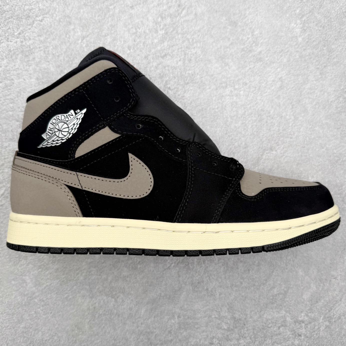 ＃DT纯原 Air Jordan AJ1 Mid 中帮 棕黑 IB7110-002 终端优势供应 市面中