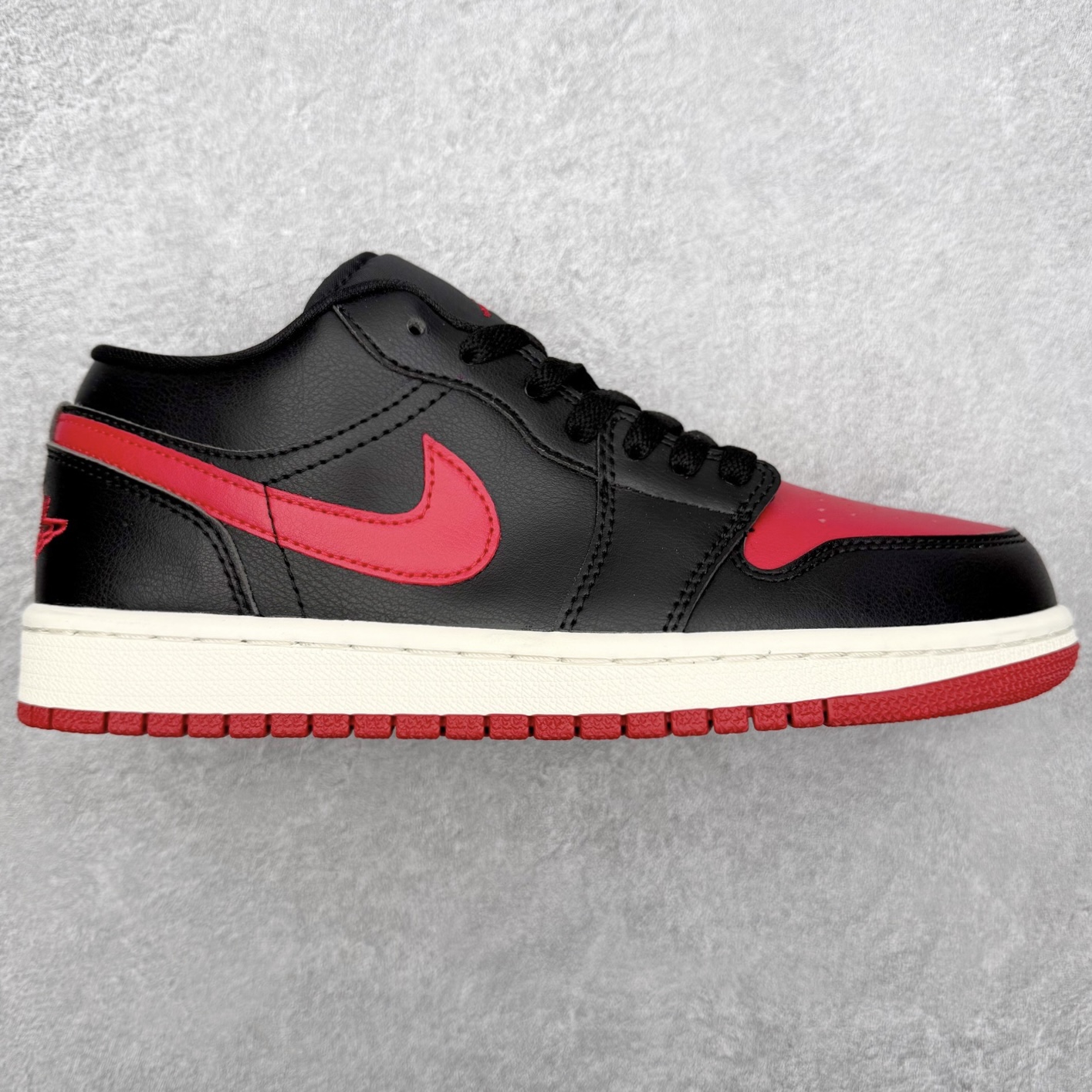 ＃K版 Air Jordan AJ1 Low 低帮 DC0774-061 全新流水线出品 DT版本唯一平替选择 市场第二梯队最强版 全部原鞋开发 原楦原纸板开发 全鞋电脑针车 原厂内置全掌气垫 原盒内在原标 唯一Zp原版鞋带绑法 免检产品 全新2022版型 全头层皮料 完美零毛边处理 原厂配置全掌气垫 价格定位良心 几十个配色陆续出货 实拍调校N版已经零色差零失真 百分百还原实物色彩所见即所得 不存在货不对板色差等低级问题 选购参考实物拍摄 不混卖不参货 只用心做好货严格选品 承诺混一赔十 尺码：36 36.5 37.5 38 38.5 39 40 40.5 41 42 42.5 43 44 44.5 45-选品中心