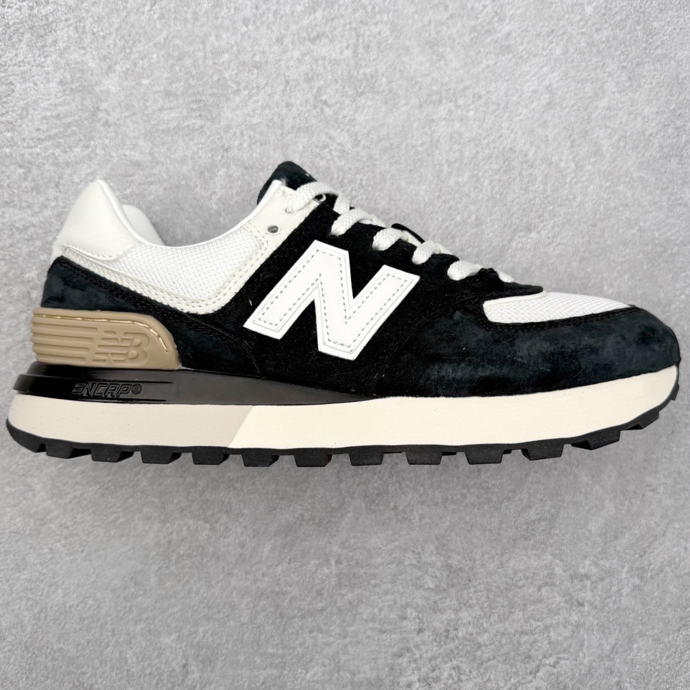 NB新百伦New Balance U574升级版系列低帮复古休闲运动慢跑鞋 新版NB574，妥妥美产既视感有木有。相较传统574，新版鞋跟及鞋面设计自带9系美产既视感！鞋面、内衬质感以及穿着体验更加！鞋型更流畅和饱满,鞋底增添了风格的多样化!底部升级橡胶颗粒大底,更防滑耐磨,上脚后感觉柔软且舒适。尺码：36 36.5 37.5 38 38.5 39.5 40 40.5 41.5 42 42.5 43 44 45-选品中心