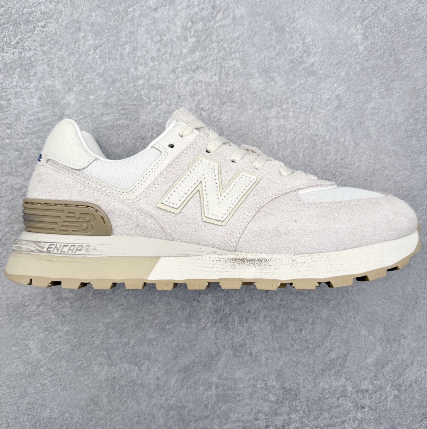 NB新百伦New Balance U574升级版系列低帮复古休闲运动慢跑鞋 新版NB574，妥妥美产既视感有木有。相较传统574，新版鞋跟及鞋面设计自带9系美产既视感！鞋面、内衬质感以及穿着体验更加！鞋型更流畅和饱满,鞋底增添了风格的多样化!底部升级橡胶颗粒大底,更防滑耐磨,上脚后感觉柔软且舒适。尺码：36 36.5 37.5 38 38.5 39.5 40 40.5 41.5 42 42.5 43 44 45-选品中心