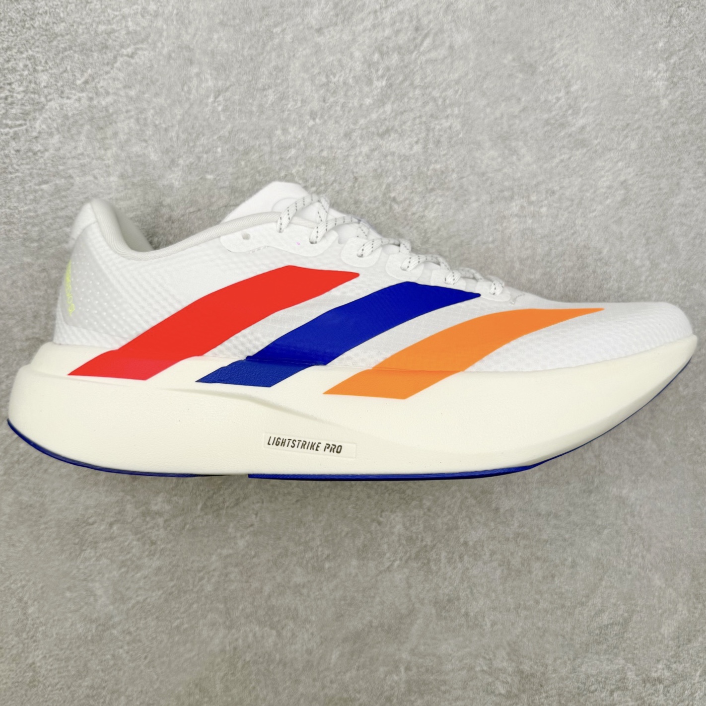 AD Adizero EVO SL WOVEN 马拉松竞速专业跑鞋 CELERMESH针织网面非常轻薄 纤维间的缝隙很大 可以保证跑步时的透气、排汗效果 鞋舌直接与两侧的内衬和鞋底连接在一起 在跑步过程中不会被鞋舌的左右移动所困扰 在标准鞋带孔的基础上再拓宽一组鞋带孔 适合不同脚型的需求 突破性 EnergyRods 技术，有助于跑者实现更好的成绩 中底独特的LIGHTSTRIKE PRO泡棉材质 微弹感觉在跑步过程中给予了良好的支撑体验 对于顶级精英和高水平进阶跑者来说 ADIOS PRO是一双值得信赖的竞速比赛用鞋 尺码：36 36.5 37.5 38 38.5 39 40 40.5 41 42 42.5 43 44 44.5 45-选品中心