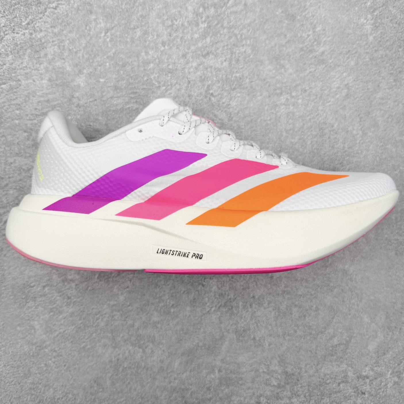 AD Adizero EVO SL WOVEN 马拉松竞速专业跑鞋 CELERMESH针织网面非常轻薄 纤维间的缝隙很大 可以保证跑步时的透气、排汗效果 鞋舌直接与两侧的内衬和鞋底连接在一起 在跑步过程中不会被鞋舌的左右移动所困扰 在标准鞋带孔的基础上再拓宽一组鞋带孔 适合不同脚型的需求 突破性 EnergyRods 技术，有助于跑者实现更好的成绩 中底独特的LIGHTSTRIKE PRO泡棉材质 微弹感觉在跑步过程中给予了良好的支撑体验 对于顶级精英和高水平进阶跑者来说 ADIOS PRO是一双值得信赖的竞速比赛用鞋 尺码：36 36.5 37.5 38 38.5 39 40 40.5 41 42 42.5 43 44 44.5 45-选品中心