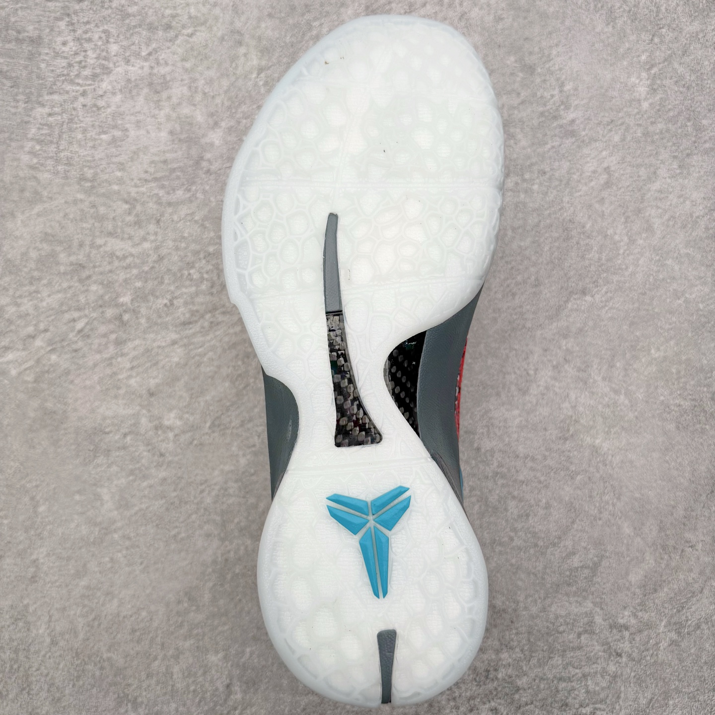 图片[9]-＃S2纯原 NK Zoom Kobe 6 Protro 科比六代 好莱坞鸳鸯 DD2305-003 原楦纸板开发 鞋身流线型、后跟塑形 区分土肥圆 Zoom Turbo气垫 后掌EVA缓震 实战配置直接拉满 原档数据3D打印 鞋面蛇鳞一颗一粒匹配原版 全身鞋材卡料色独家定制 唯一正确喷漆SWOOSH NK专利Flyknit飞线科技 给予鞋身足够抗扭矩力 真实底模最大47.5 实战利器 专供海外市场 尺码：40 40.5 41 42 42.5 43 44 44.5 45 46 47.5 48.5 （脚宽、脚胖 建议买大半码）-选品中心
