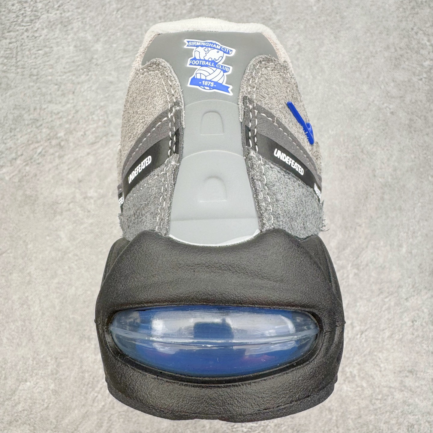 图片[8]-＃GX纯原 UNDEFEATED x NK Air Max 95 SP 伯明翰限定 联名灰蓝 IB4523-001 经典重温 外单专供大厂出品 品质稳定 一百余色 终端操作 鞋款设计灵感源于人体构造 中底设计基于人体的脊柱构造 是整体设计的核心 尼龙孔眼代表了肋骨 而分层式面板和网眼象征着肌肉纤维和肉体组织 Air Max 95采用了两个独立的吹塑成型的Air-Sole单元 并首次在前掌使用可视化气垫设计 Swoosh logo夜当作一个 点符号放在了鞋子的后帮位置 20年的发展让 AIR MAX 95有了不同的故事 20年后再度面向世人的时候 焕然一新的面貌 让人有了另外一种清新脱俗的感觉 尺码：40 40.5 41 42 42.5 43 44 44.5 45 45.5 46 47.5 48.5-选品中心