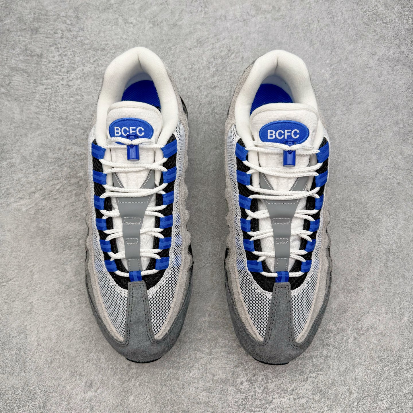图片[2]-＃GX纯原 UNDEFEATED x NK Air Max 95 SP 伯明翰限定 联名灰蓝 IB4523-001 经典重温 外单专供大厂出品 品质稳定 一百余色 终端操作 鞋款设计灵感源于人体构造 中底设计基于人体的脊柱构造 是整体设计的核心 尼龙孔眼代表了肋骨 而分层式面板和网眼象征着肌肉纤维和肉体组织 Air Max 95采用了两个独立的吹塑成型的Air-Sole单元 并首次在前掌使用可视化气垫设计 Swoosh logo夜当作一个 点符号放在了鞋子的后帮位置 20年的发展让 AIR MAX 95有了不同的故事 20年后再度面向世人的时候 焕然一新的面貌 让人有了另外一种清新脱俗的感觉 尺码：40 40.5 41 42 42.5 43 44 44.5 45 45.5 46 47.5 48.5-选品中心