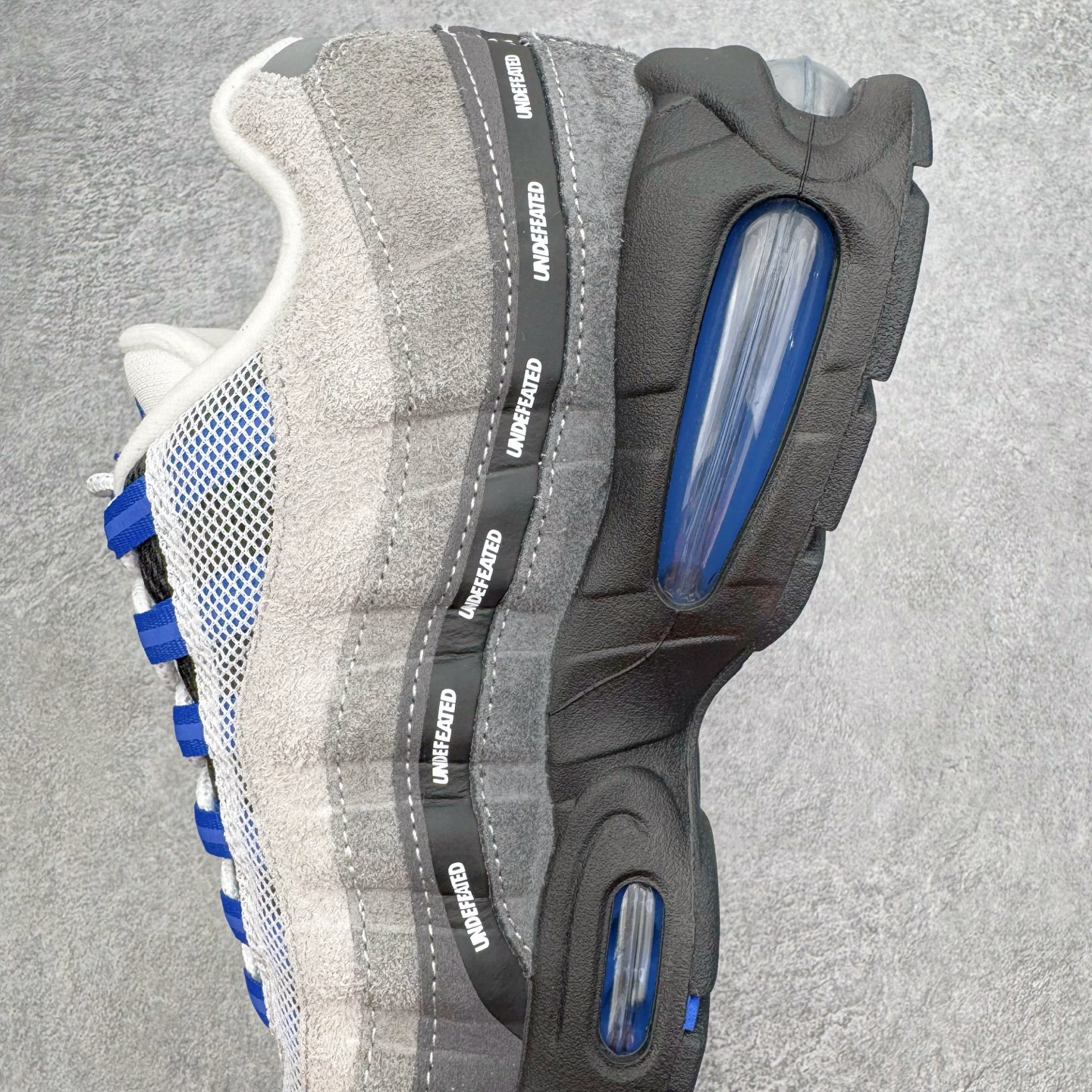 图片[7]-＃GX纯原 UNDEFEATED x NK Air Max 95 SP 伯明翰限定 联名灰蓝 IB4523-001 经典重温 外单专供大厂出品 品质稳定 一百余色 终端操作 鞋款设计灵感源于人体构造 中底设计基于人体的脊柱构造 是整体设计的核心 尼龙孔眼代表了肋骨 而分层式面板和网眼象征着肌肉纤维和肉体组织 Air Max 95采用了两个独立的吹塑成型的Air-Sole单元 并首次在前掌使用可视化气垫设计 Swoosh logo夜当作一个 点符号放在了鞋子的后帮位置 20年的发展让 AIR MAX 95有了不同的故事 20年后再度面向世人的时候 焕然一新的面貌 让人有了另外一种清新脱俗的感觉 尺码：40 40.5 41 42 42.5 43 44 44.5 45 45.5 46 47.5 48.5-选品中心