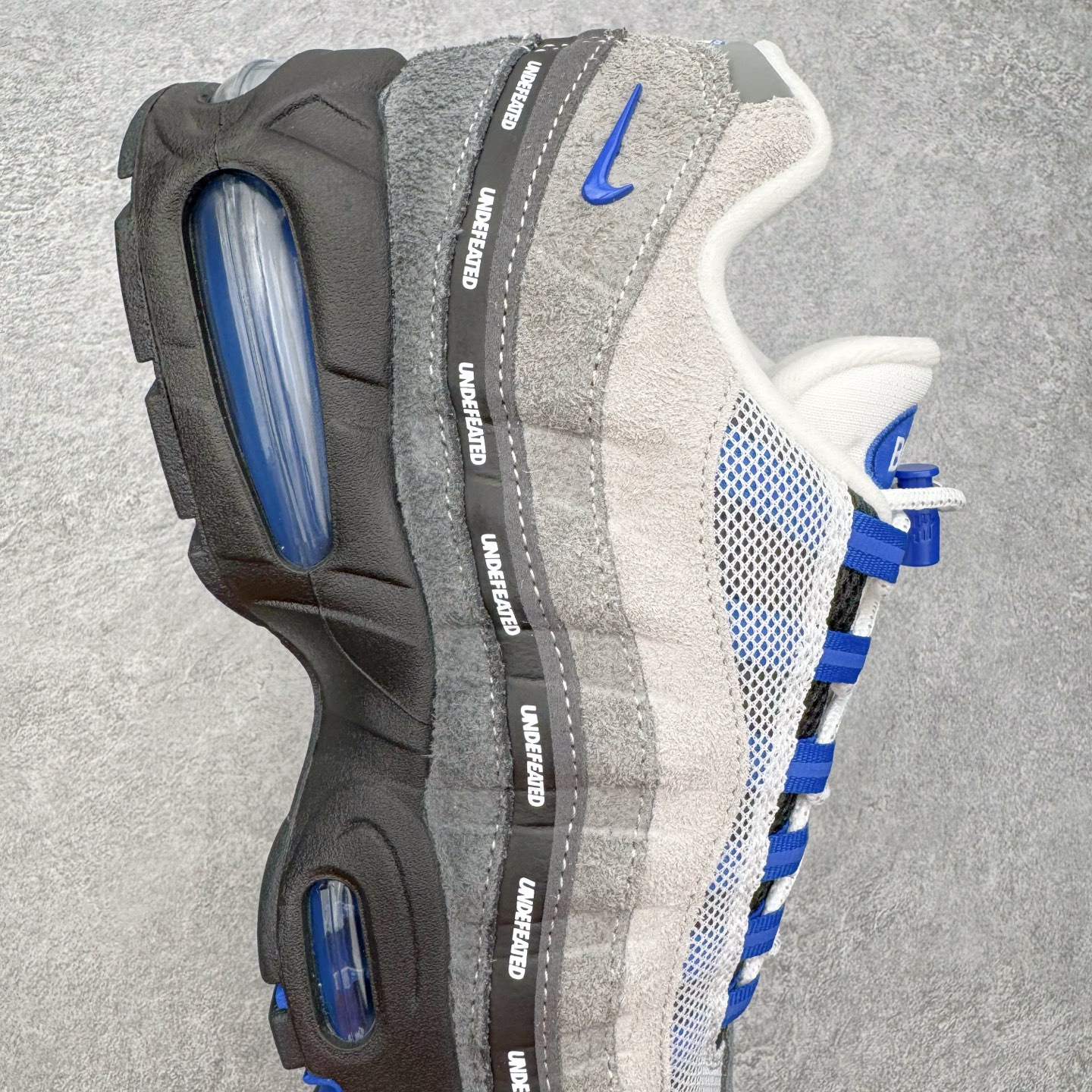 图片[6]-＃GX纯原 UNDEFEATED x NK Air Max 95 SP 伯明翰限定 联名灰蓝 IB4523-001 经典重温 外单专供大厂出品 品质稳定 一百余色 终端操作 鞋款设计灵感源于人体构造 中底设计基于人体的脊柱构造 是整体设计的核心 尼龙孔眼代表了肋骨 而分层式面板和网眼象征着肌肉纤维和肉体组织 Air Max 95采用了两个独立的吹塑成型的Air-Sole单元 并首次在前掌使用可视化气垫设计 Swoosh logo夜当作一个 点符号放在了鞋子的后帮位置 20年的发展让 AIR MAX 95有了不同的故事 20年后再度面向世人的时候 焕然一新的面貌 让人有了另外一种清新脱俗的感觉 尺码：40 40.5 41 42 42.5 43 44 44.5 45 45.5 46 47.5 48.5-选品中心
