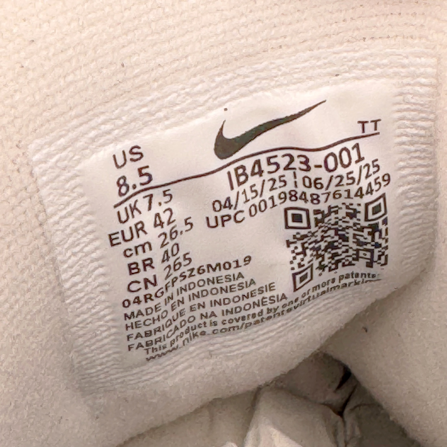 图片[11]-＃GX纯原 UNDEFEATED x NK Air Max 95 SP 伯明翰限定 联名灰蓝 IB4523-001 经典重温 外单专供大厂出品 品质稳定 一百余色 终端操作 鞋款设计灵感源于人体构造 中底设计基于人体的脊柱构造 是整体设计的核心 尼龙孔眼代表了肋骨 而分层式面板和网眼象征着肌肉纤维和肉体组织 Air Max 95采用了两个独立的吹塑成型的Air-Sole单元 并首次在前掌使用可视化气垫设计 Swoosh logo夜当作一个 点符号放在了鞋子的后帮位置 20年的发展让 AIR MAX 95有了不同的故事 20年后再度面向世人的时候 焕然一新的面貌 让人有了另外一种清新脱俗的感觉 尺码：40 40.5 41 42 42.5 43 44 44.5 45 45.5 46 47.5 48.5-选品中心