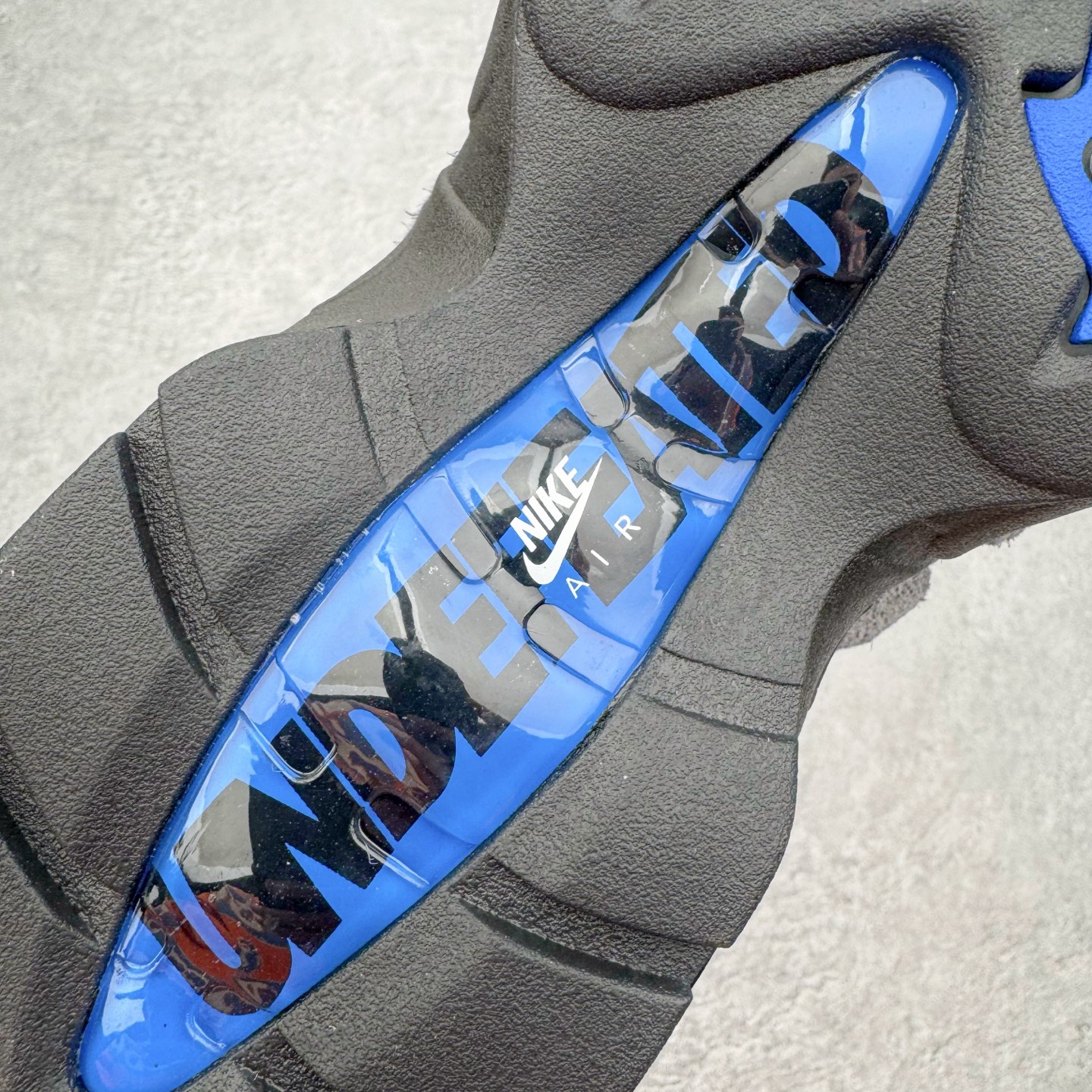 图片[19]-＃GX纯原 UNDEFEATED x NK Air Max 95 SP 伯明翰限定 联名灰蓝 IB4523-001 经典重温 外单专供大厂出品 品质稳定 一百余色 终端操作 鞋款设计灵感源于人体构造 中底设计基于人体的脊柱构造 是整体设计的核心 尼龙孔眼代表了肋骨 而分层式面板和网眼象征着肌肉纤维和肉体组织 Air Max 95采用了两个独立的吹塑成型的Air-Sole单元 并首次在前掌使用可视化气垫设计 Swoosh logo夜当作一个 点符号放在了鞋子的后帮位置 20年的发展让 AIR MAX 95有了不同的故事 20年后再度面向世人的时候 焕然一新的面貌 让人有了另外一种清新脱俗的感觉 尺码：40 40.5 41 42 42.5 43 44 44.5 45 45.5 46 47.5 48.5-选品中心