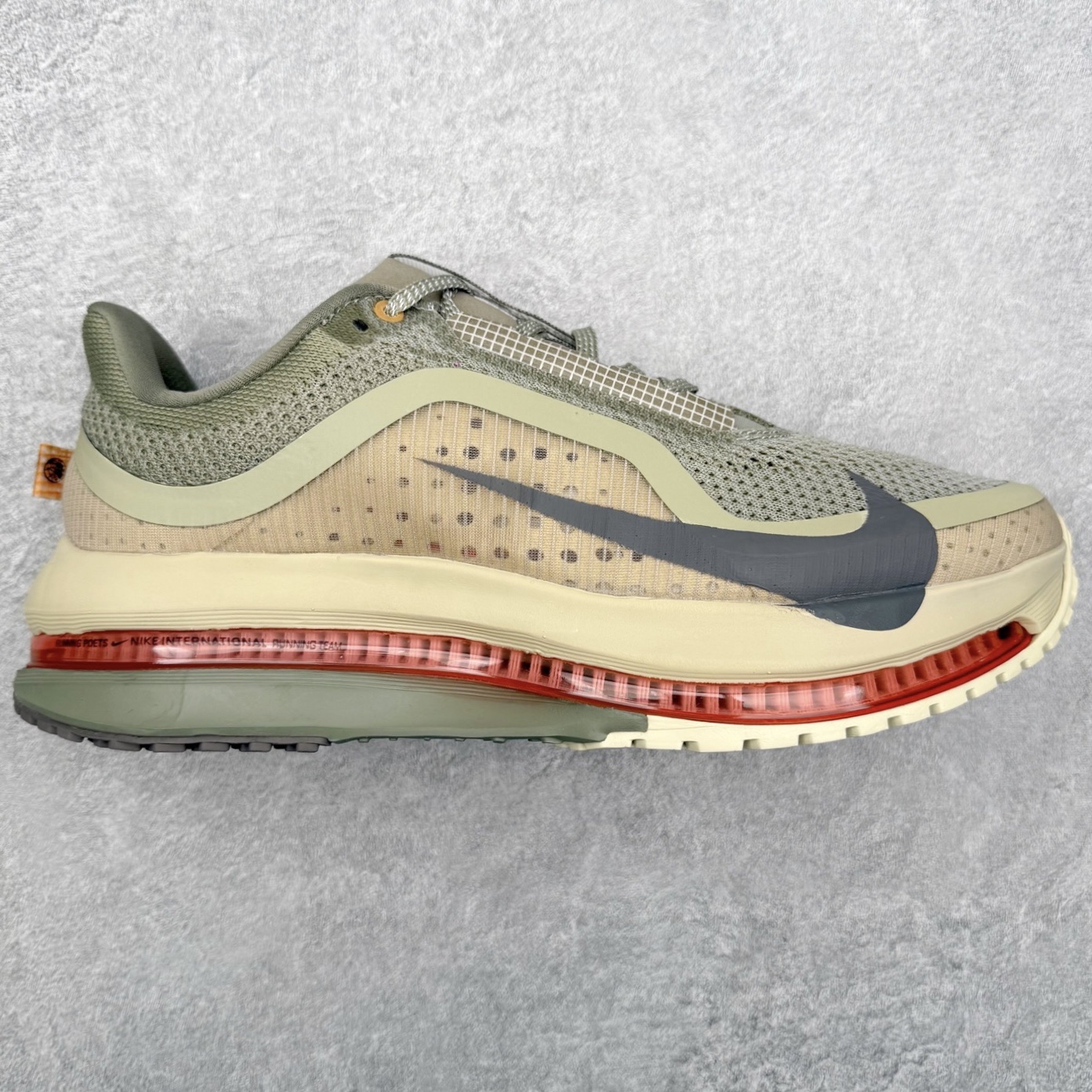 ＃纯原 NK Pegasus Premium 飞马全掌气垫跑步运动鞋 气垫的究极进化 NIKE 2025S 新王炸 • 在特有Air科技加持下，耐克带来全新Pegasus Premium。这款跑鞋在传承耐克飞马（Pegasus）系列标志性的缓震功能的同时，将首次搭载耐克的塑型可视化Air Zoom气垫单元。• 塑型Air Zoom气垫单元贴合脚部的自然轮廓，帮助跑者在从后跟到脚趾的过渡中能够有效传递力量，带来一种前所未有的轻盈、顺畅回馈体验。中底采用ZoomX泡绵，后跟则使用ReactX泡绵，为跑者提供稳定流畅的推进感。• 塑型可视化Air Zoom气垫单元和精心配置的泡绵组合，让Pegasus Premium成为耐克飞马系列中颇具能量回馈的鞋款。• 全新Pegasus Premium不仅展示了耐克势头强劲的创新周期，证明了其特有的Air科技的强大实力，更体现了耐克倾听和服务运动员的能力。尺码：36 36.5 37.5 38 38.5 39 40 40.5 41 42 42.5 43 44 44.5 45-选品中心